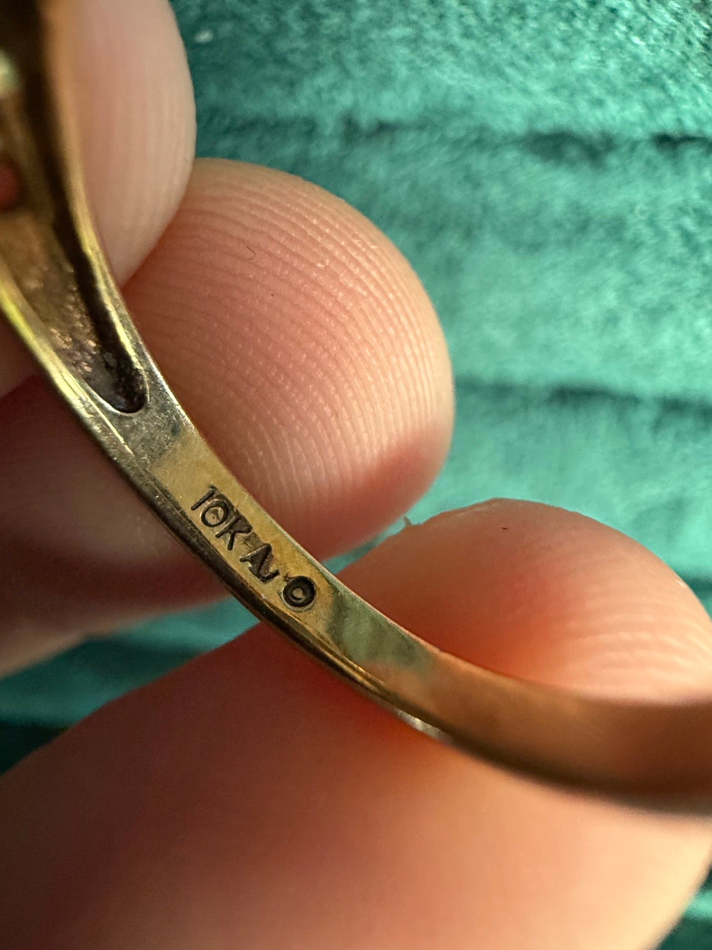 10ct gold sapphire and diamond ring