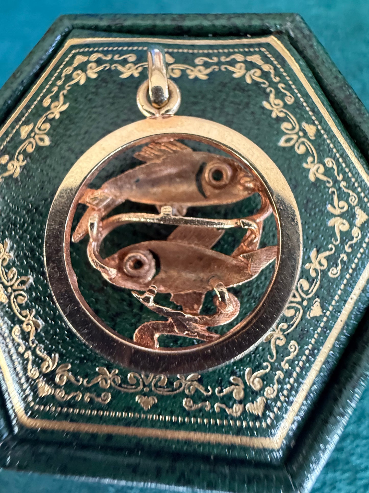 9ct gold fish pendant