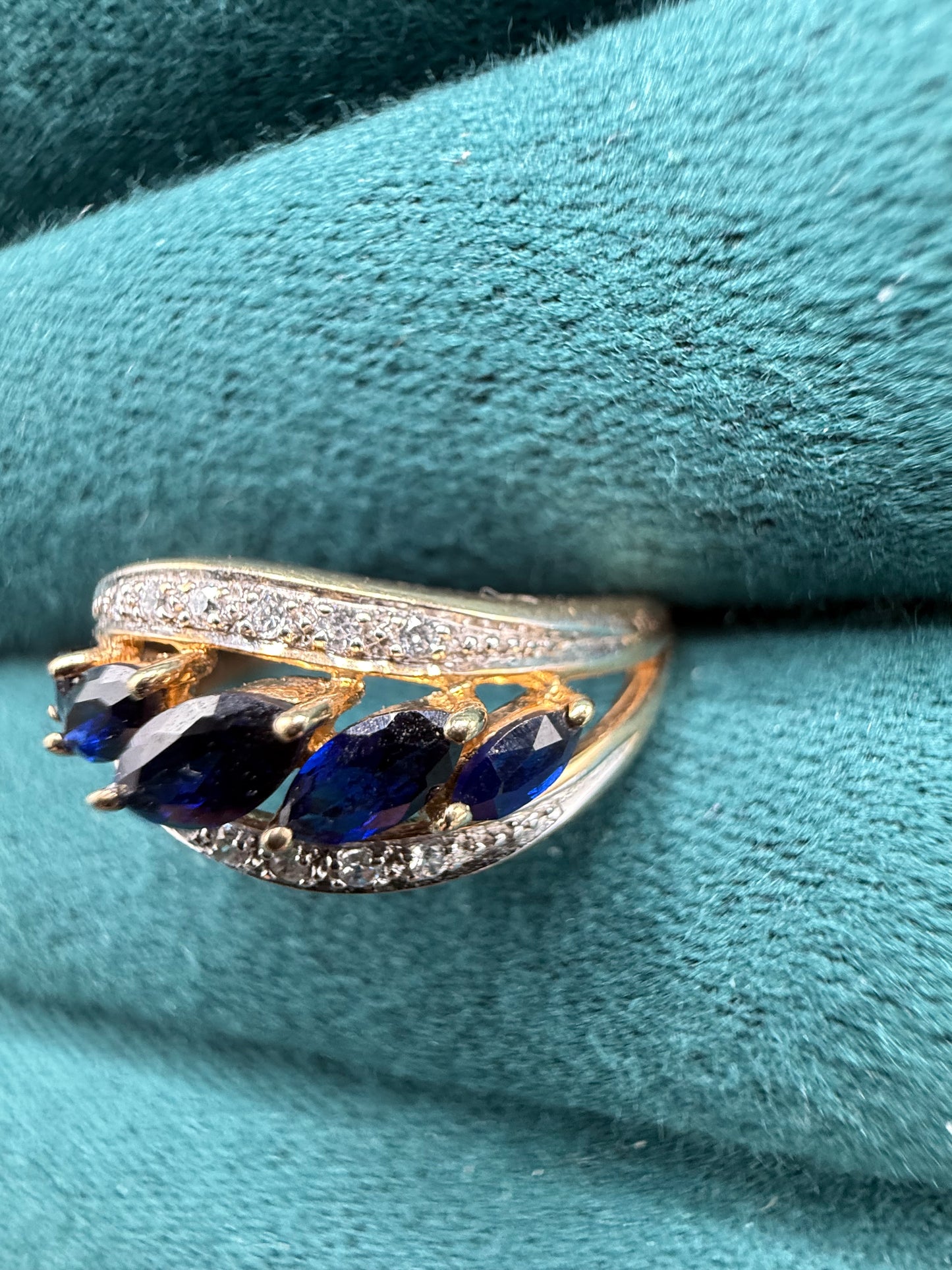 9ct gold sapphire and diamond ring