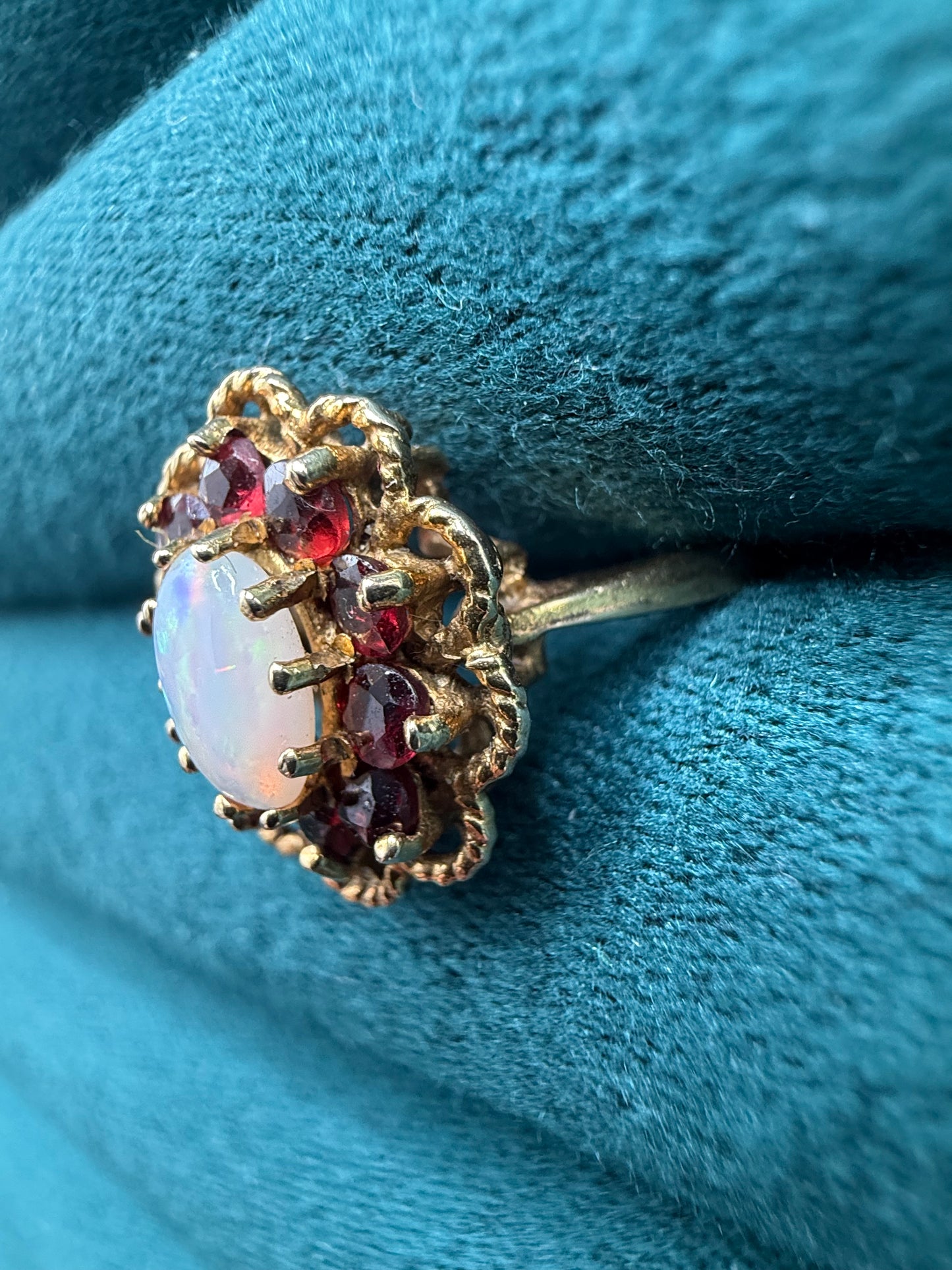 9ct gold opal and garnet ring