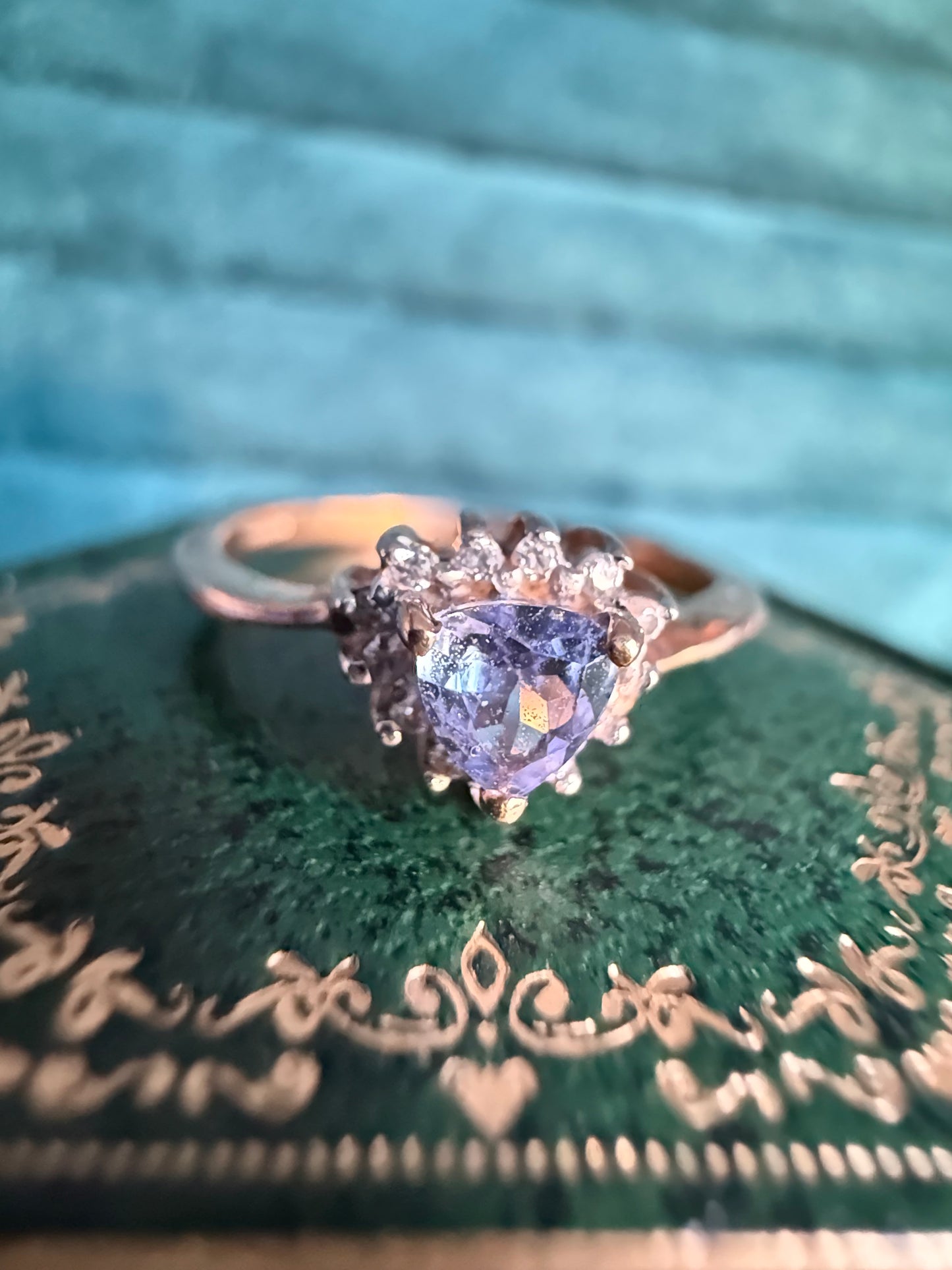 9ct gold tanzanite and diamond ring