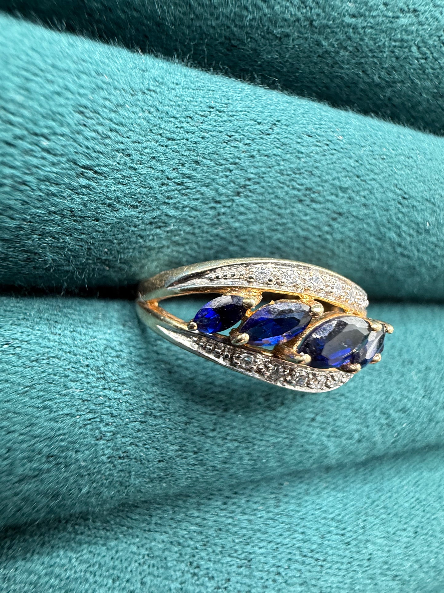 9ct gold sapphire and diamond ring