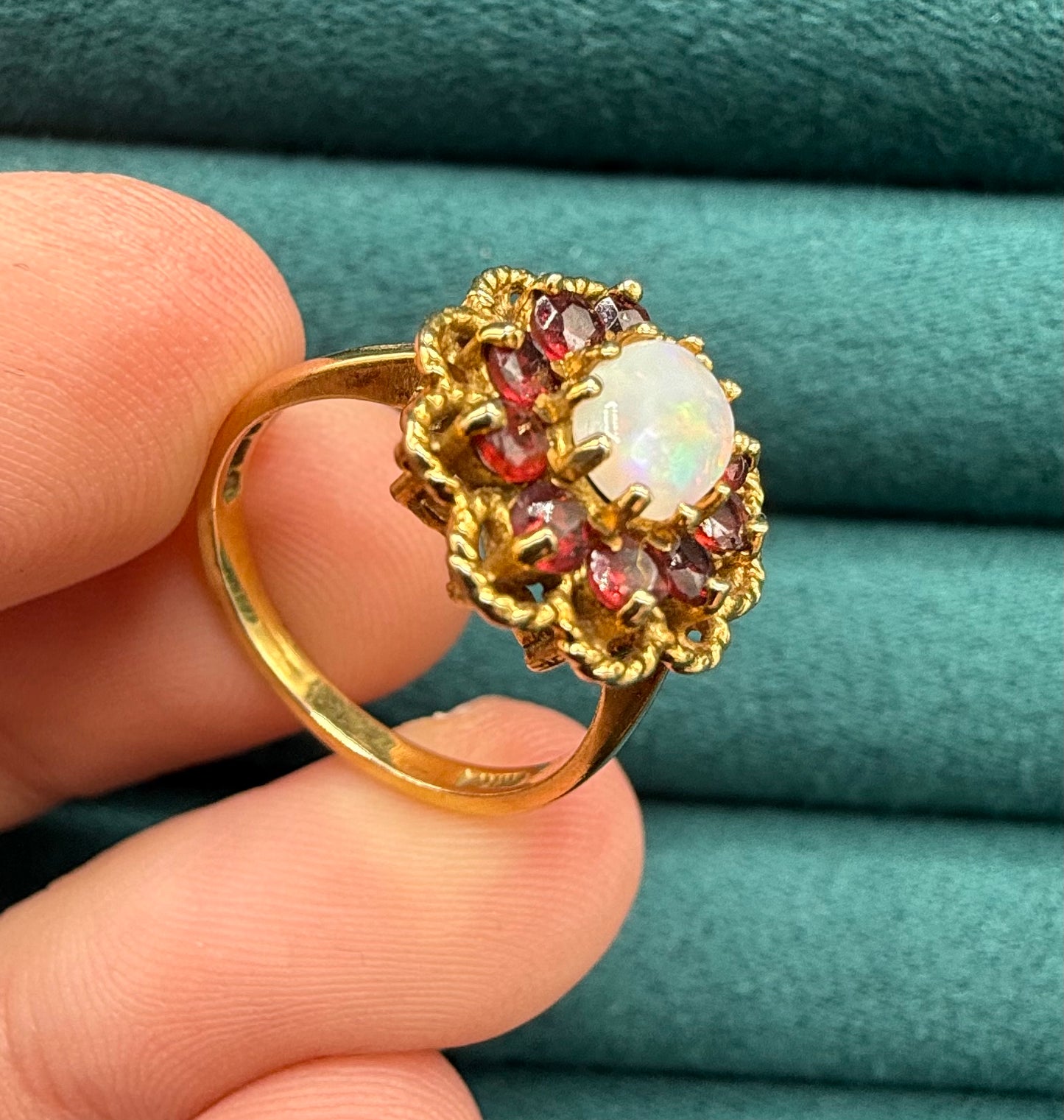 9ct gold opal and garnet ring