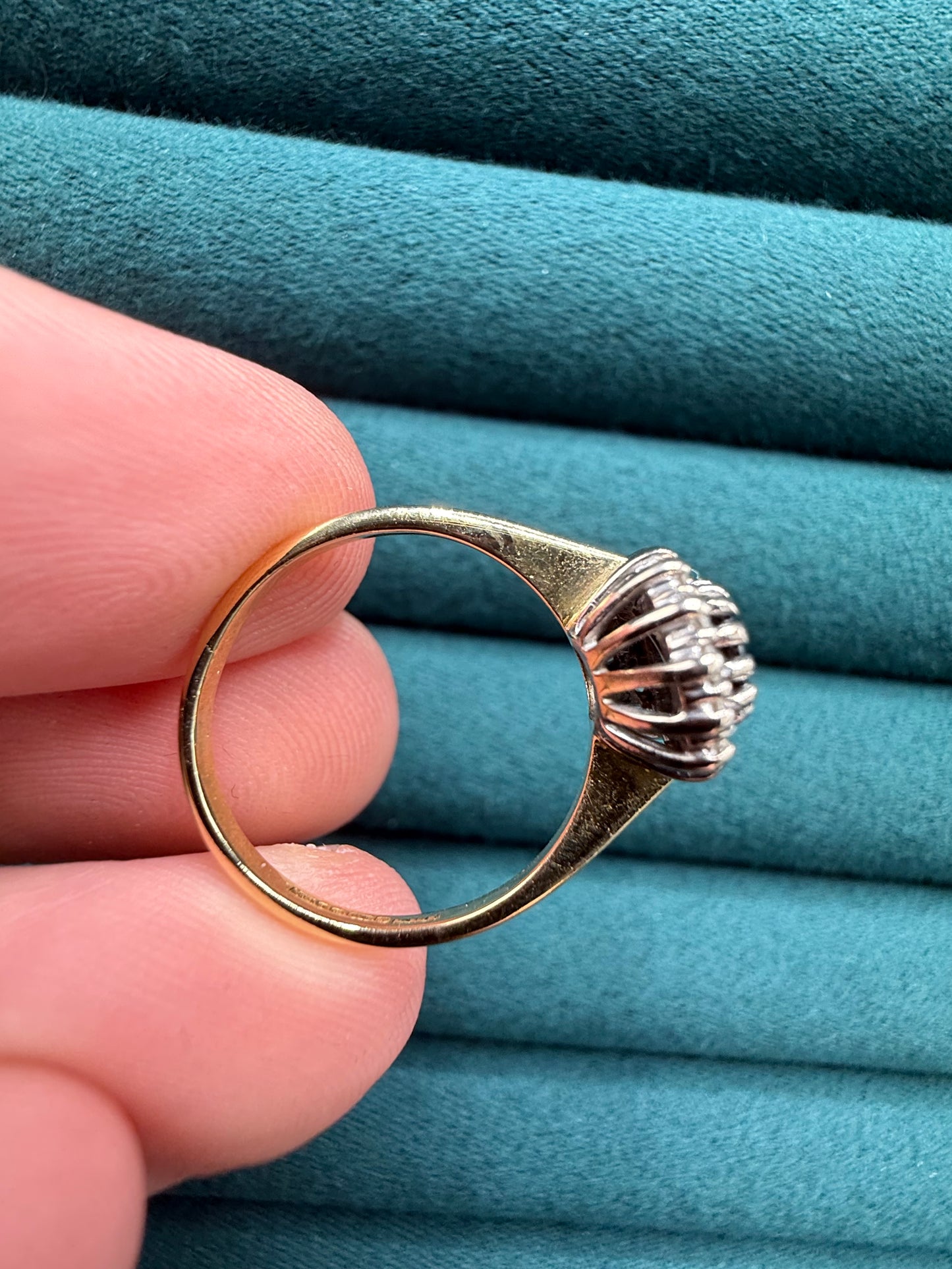 18ct gold sapphire and diamond ring