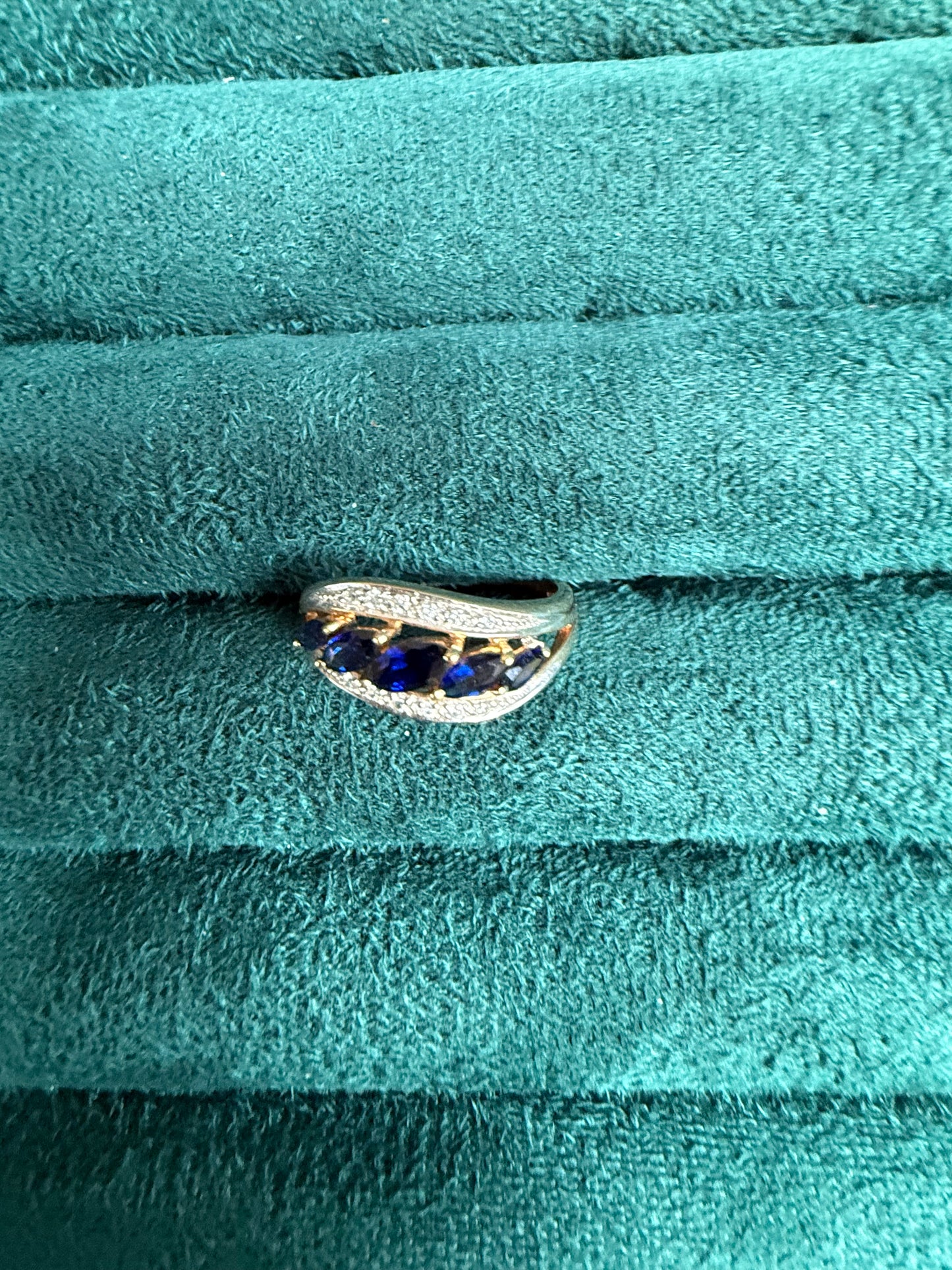 9ct gold sapphire and diamond ring