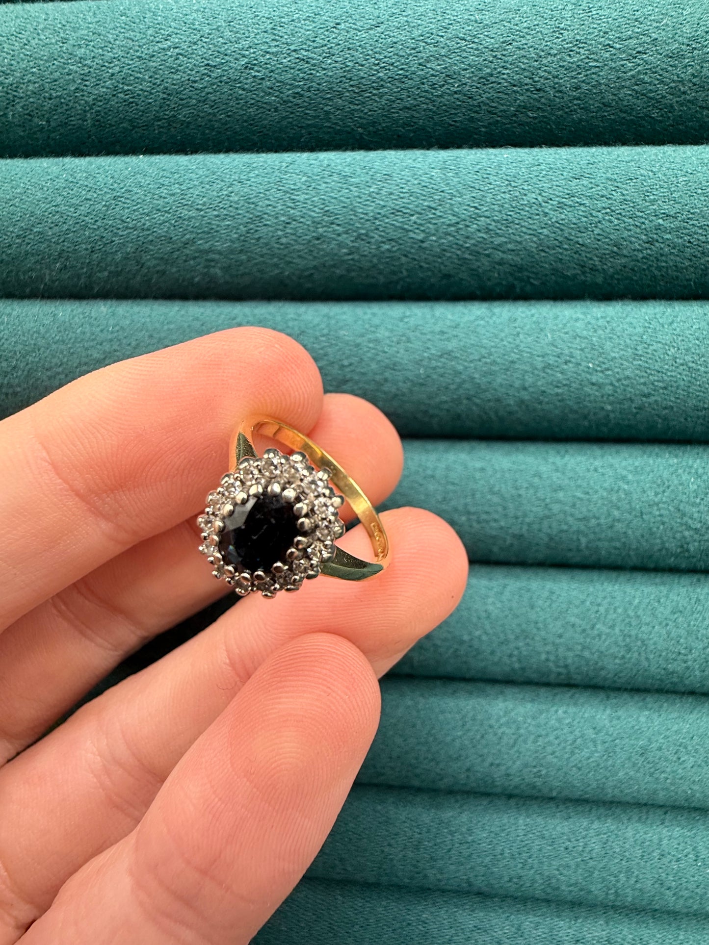 18ct gold sapphire and diamond ring