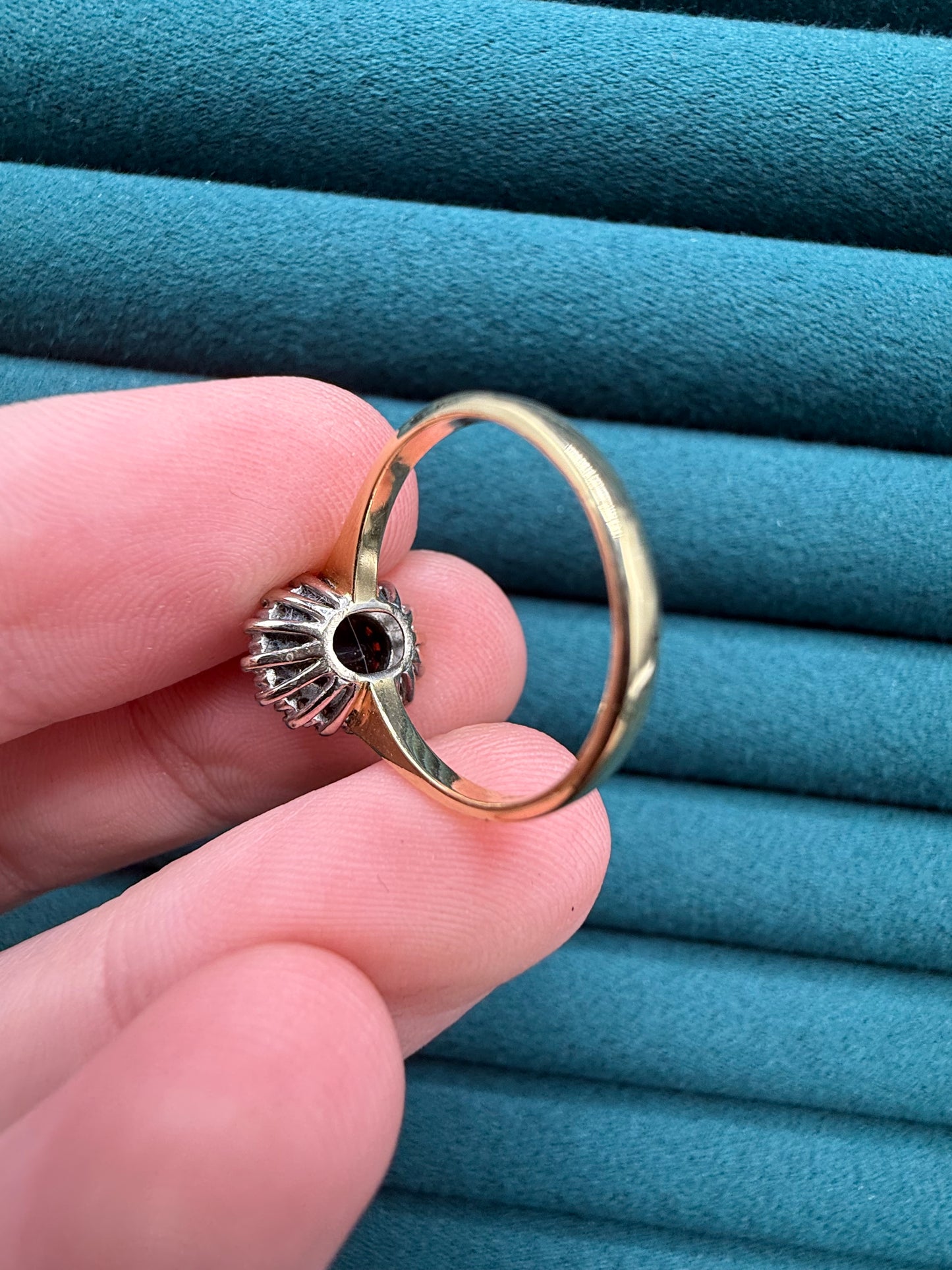 18ct gold sapphire and diamond ring