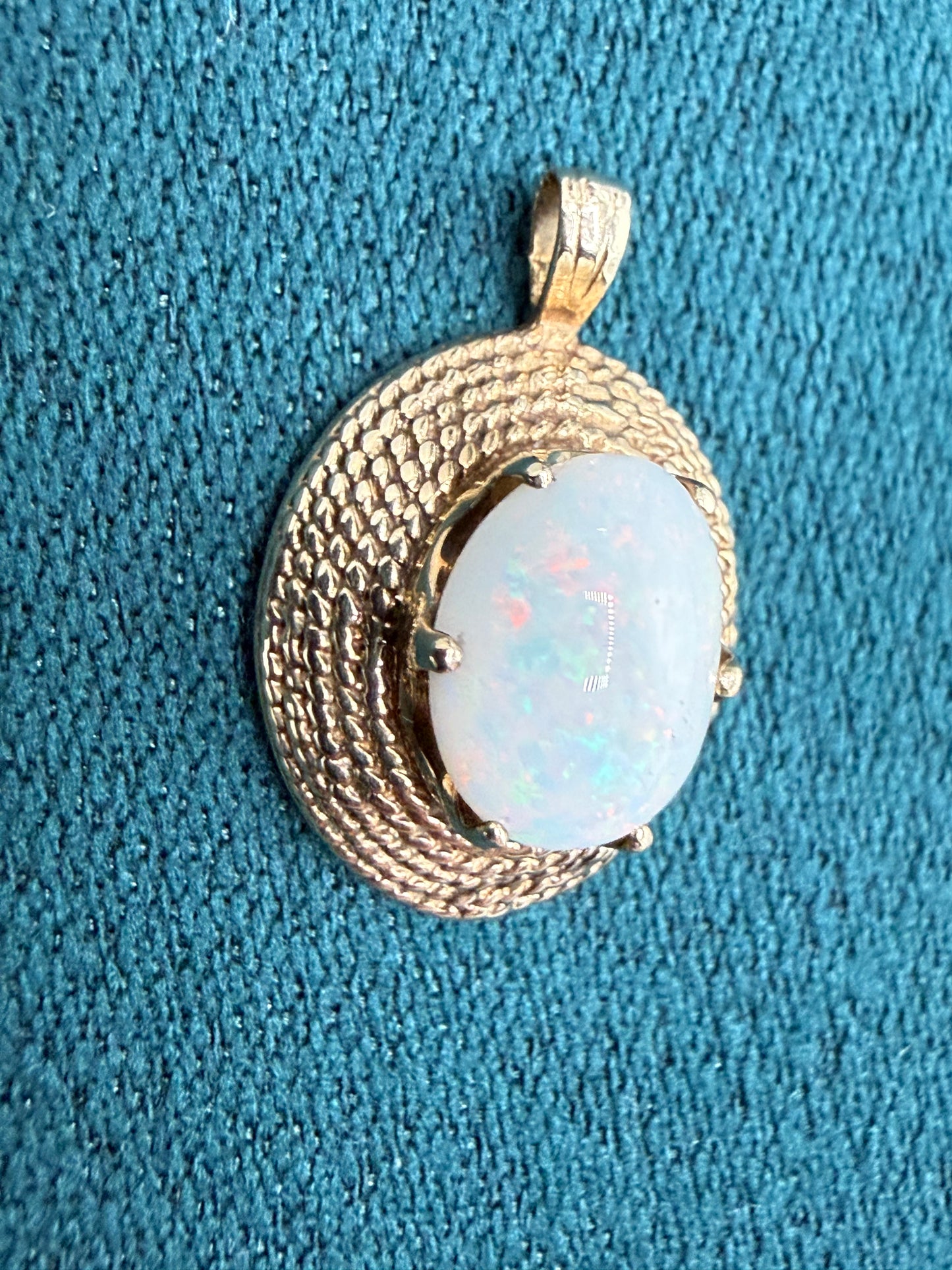 9ct gold basket opal pendant