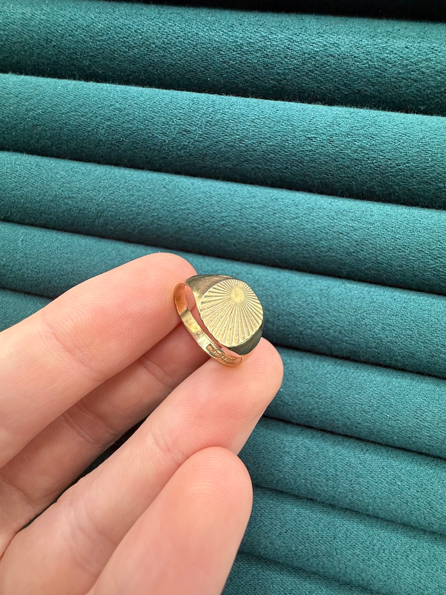 9ct gold signet ring