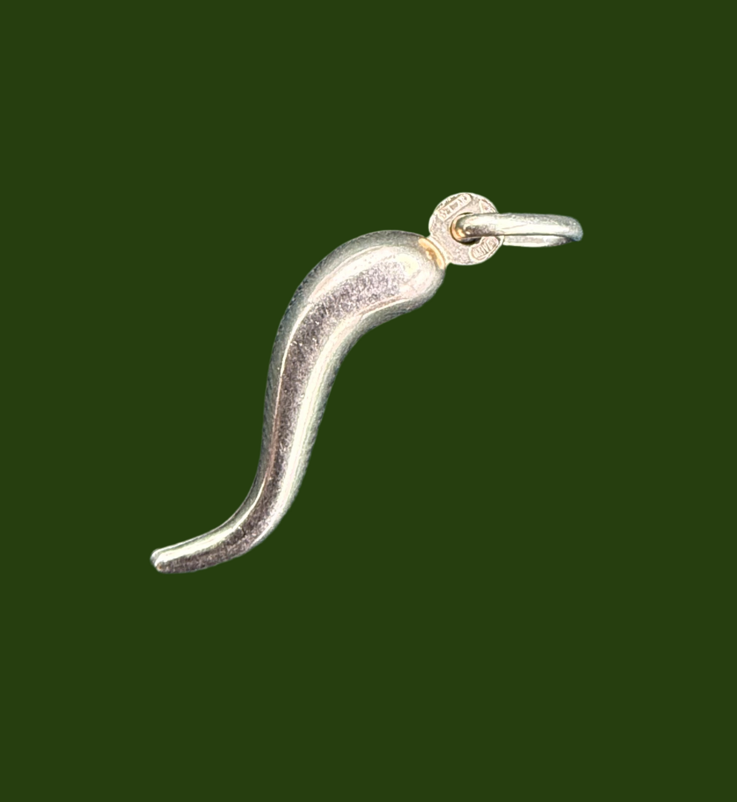 9ct gold chilli charm pendant