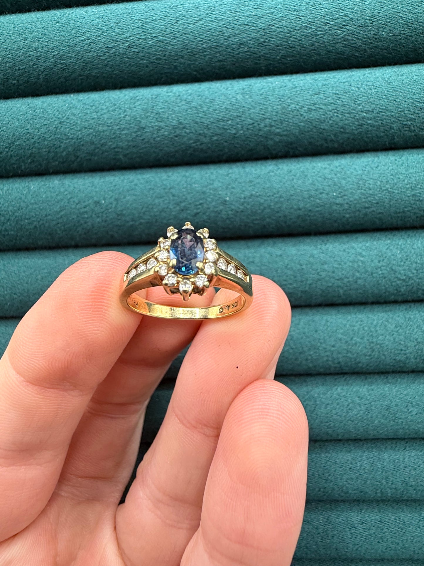 10ct gold sapphire and diamond ring