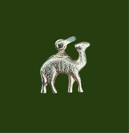 18ct gold camel charm