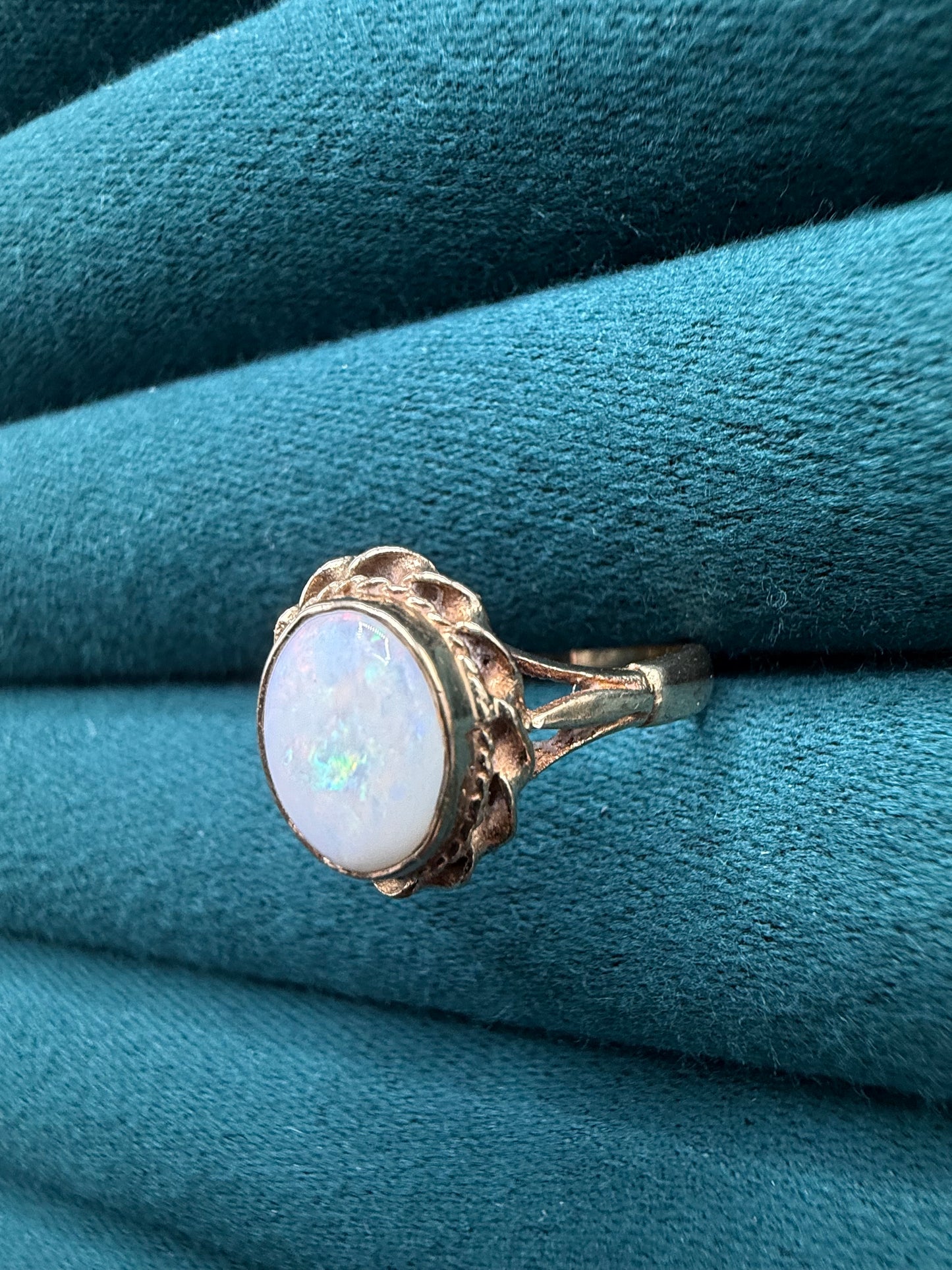 9ct gold opal ring