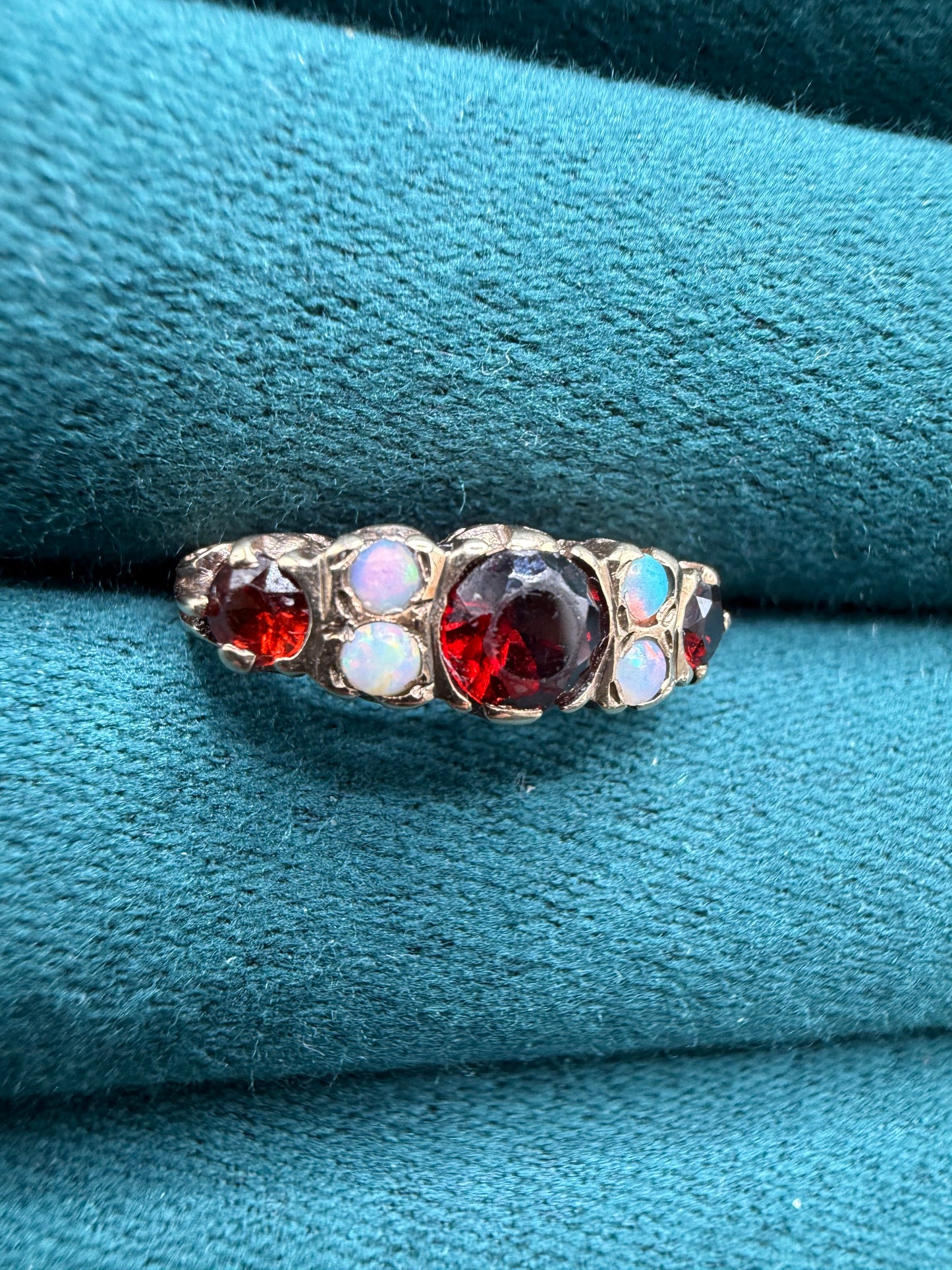 9ct gold opal and garnet ring