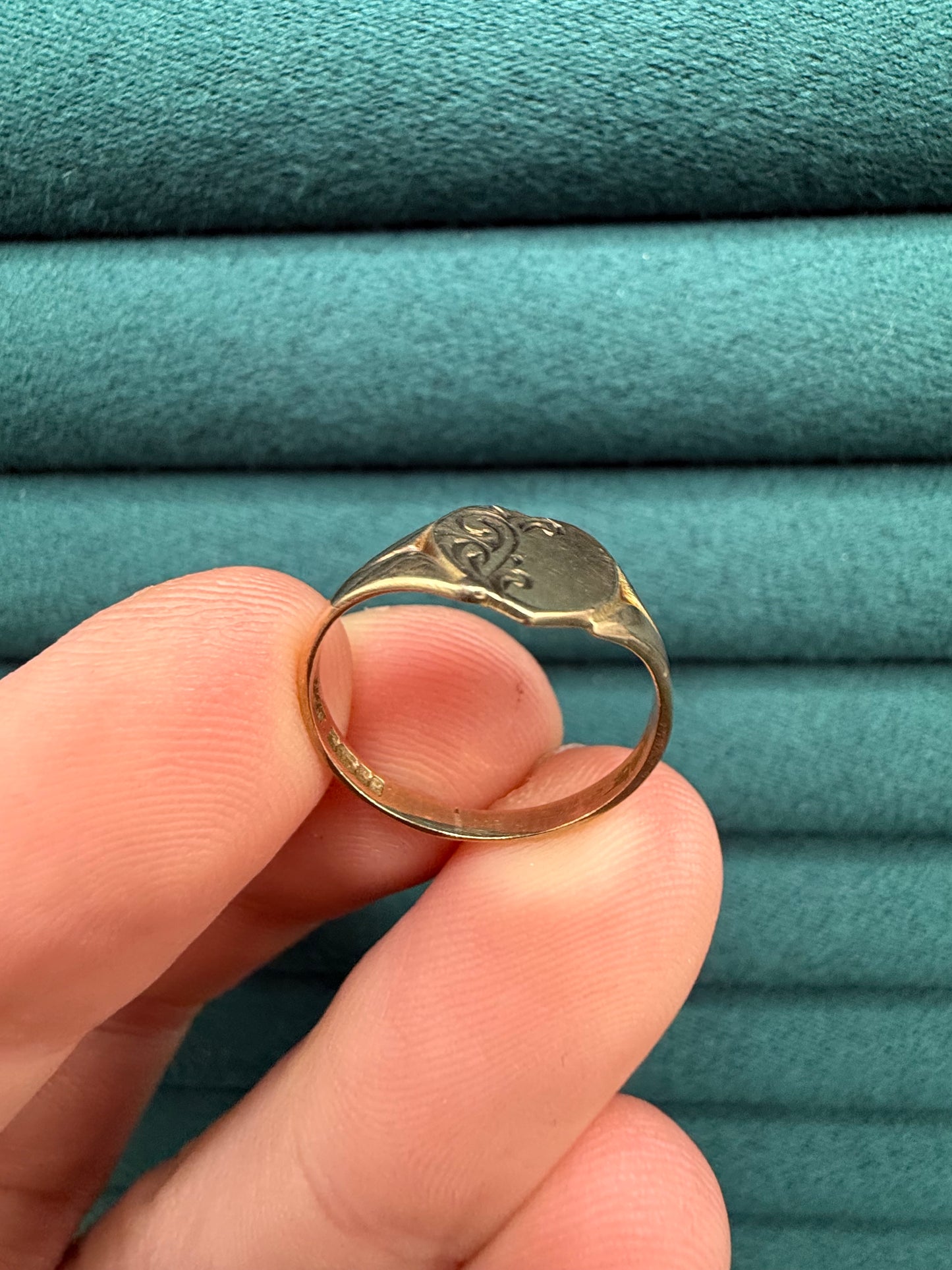 9ct gold heart signet ring