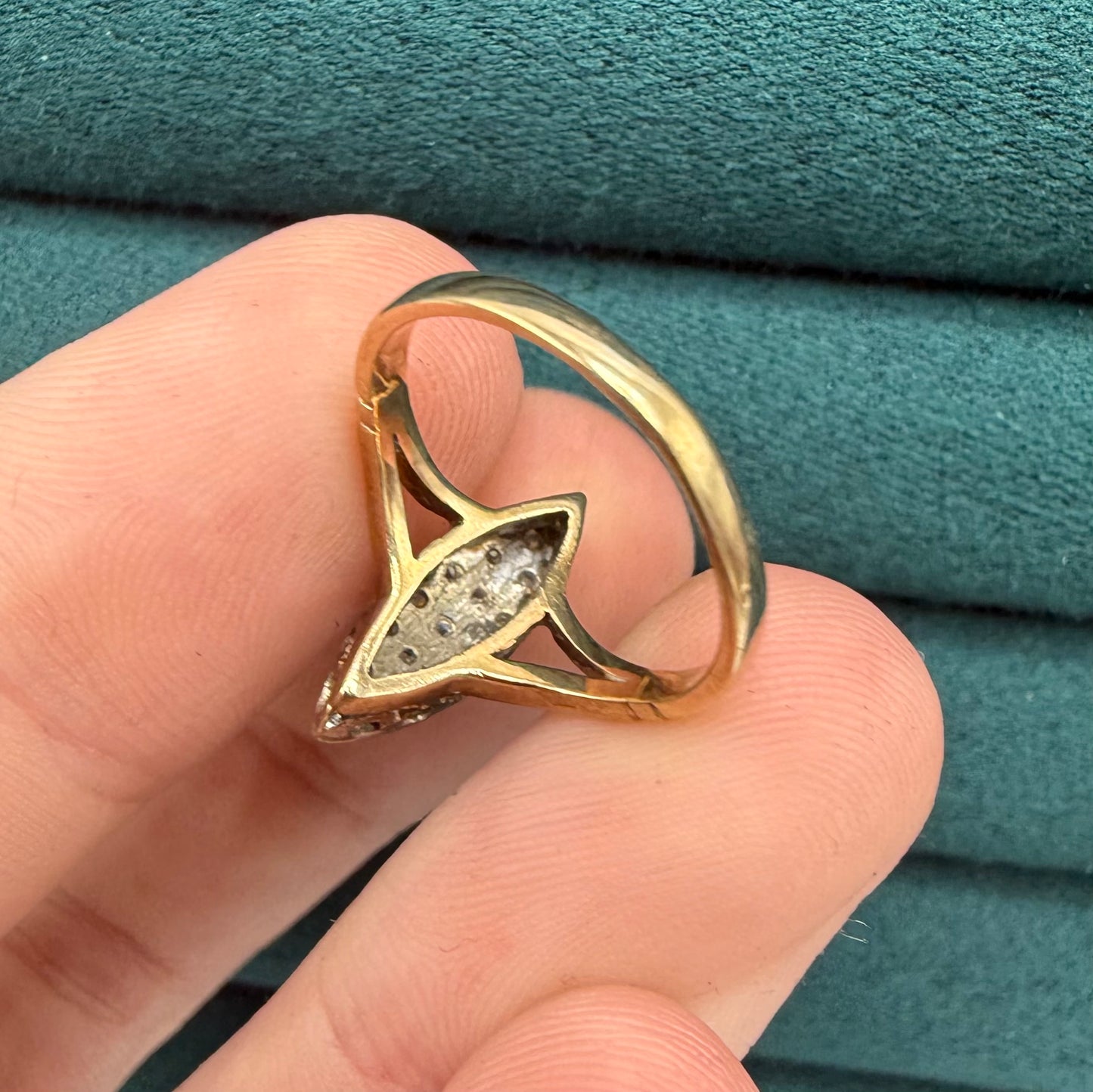 9ct gold kite shaped diamond ring