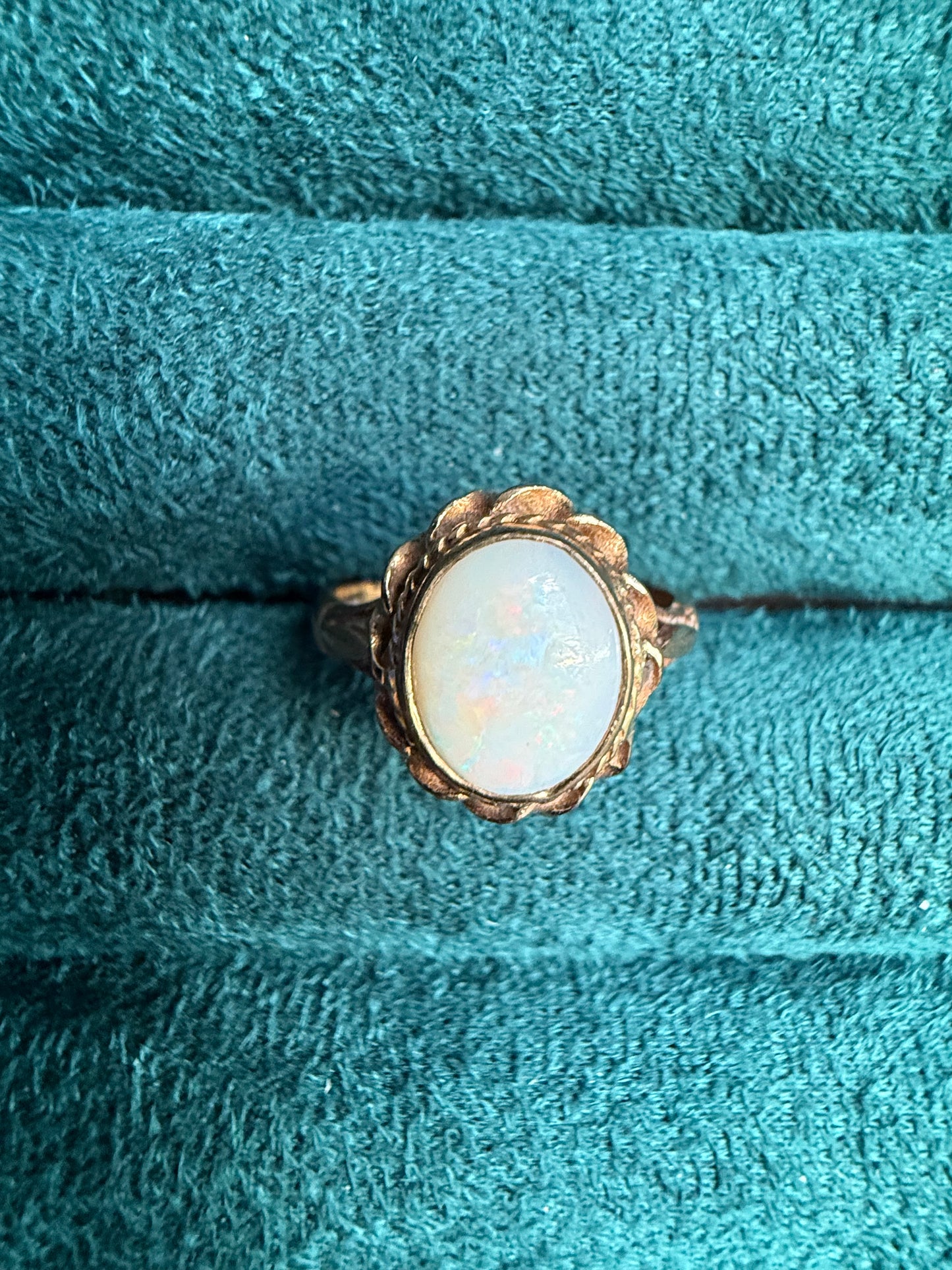 9ct gold opal ring