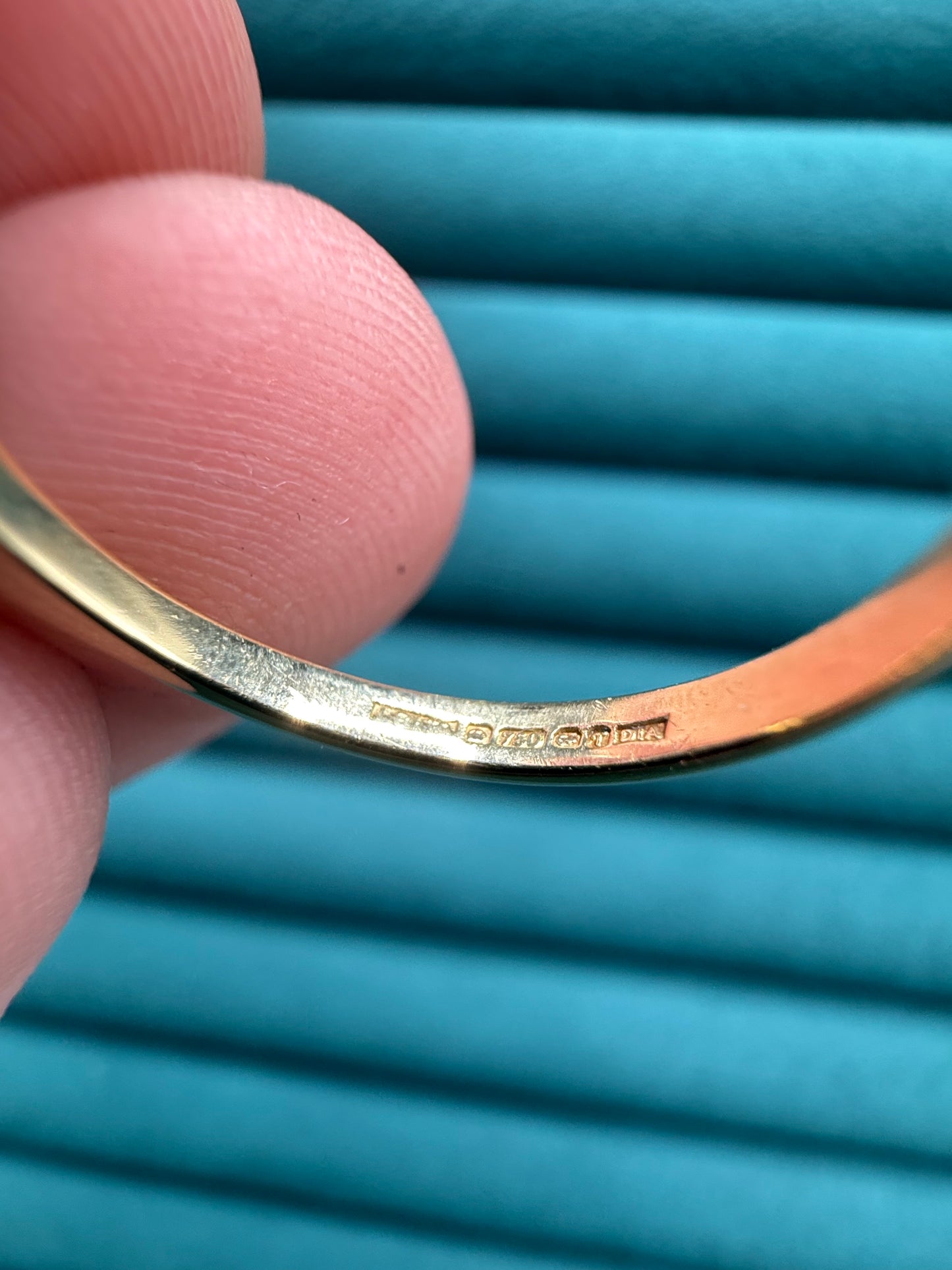 18ct gold sapphire and diamond ring