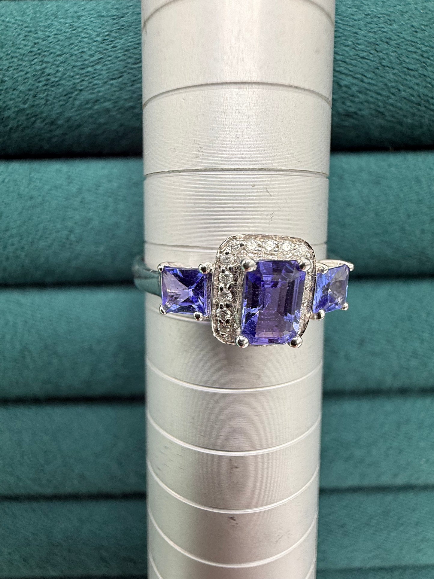 14ct white gold tanzanite and diamond ring