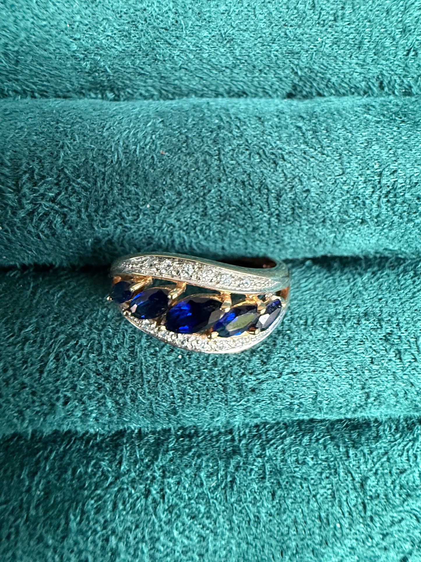 9ct gold sapphire and diamond ring