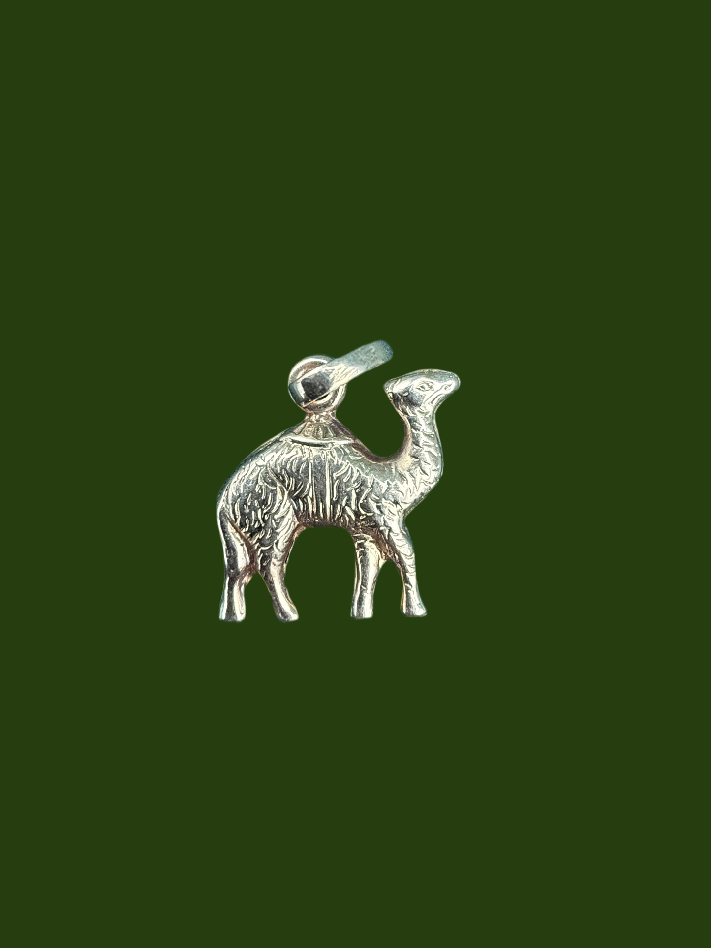 18ct gold camel charm