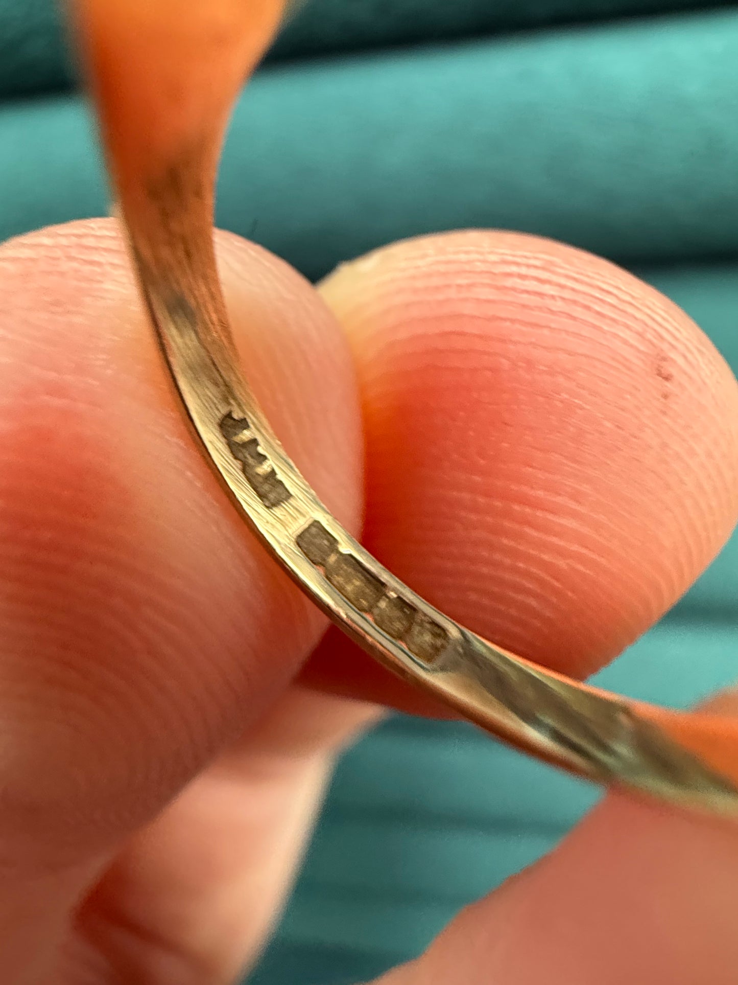 9ct gold heart signet ring