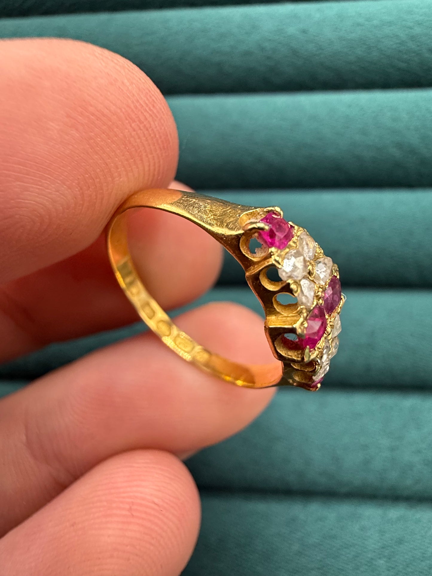 18ct gold Ruby and rose cut diamond ring antuiqe