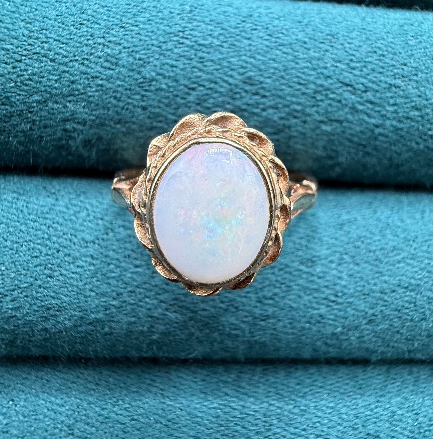 9ct gold opal ring