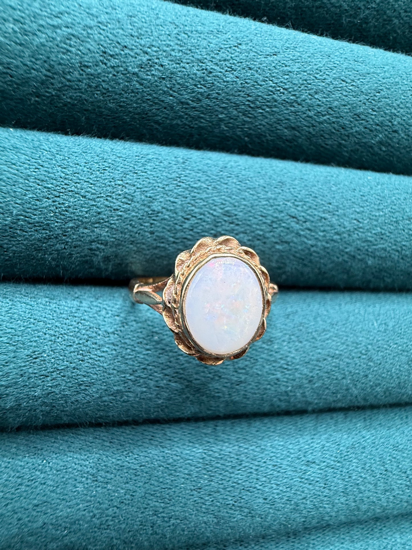 9ct gold opal ring