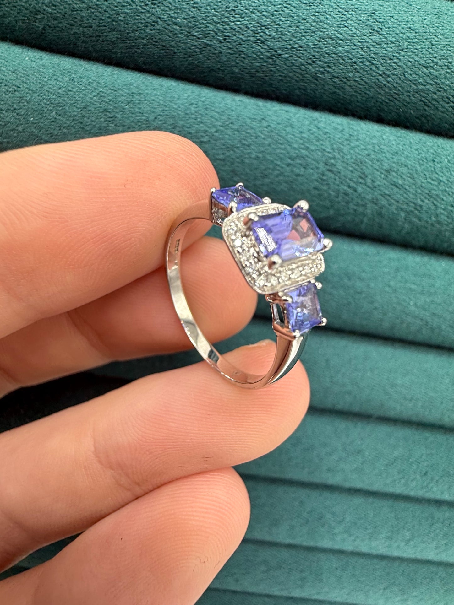 14ct white gold tanzanite and diamond ring