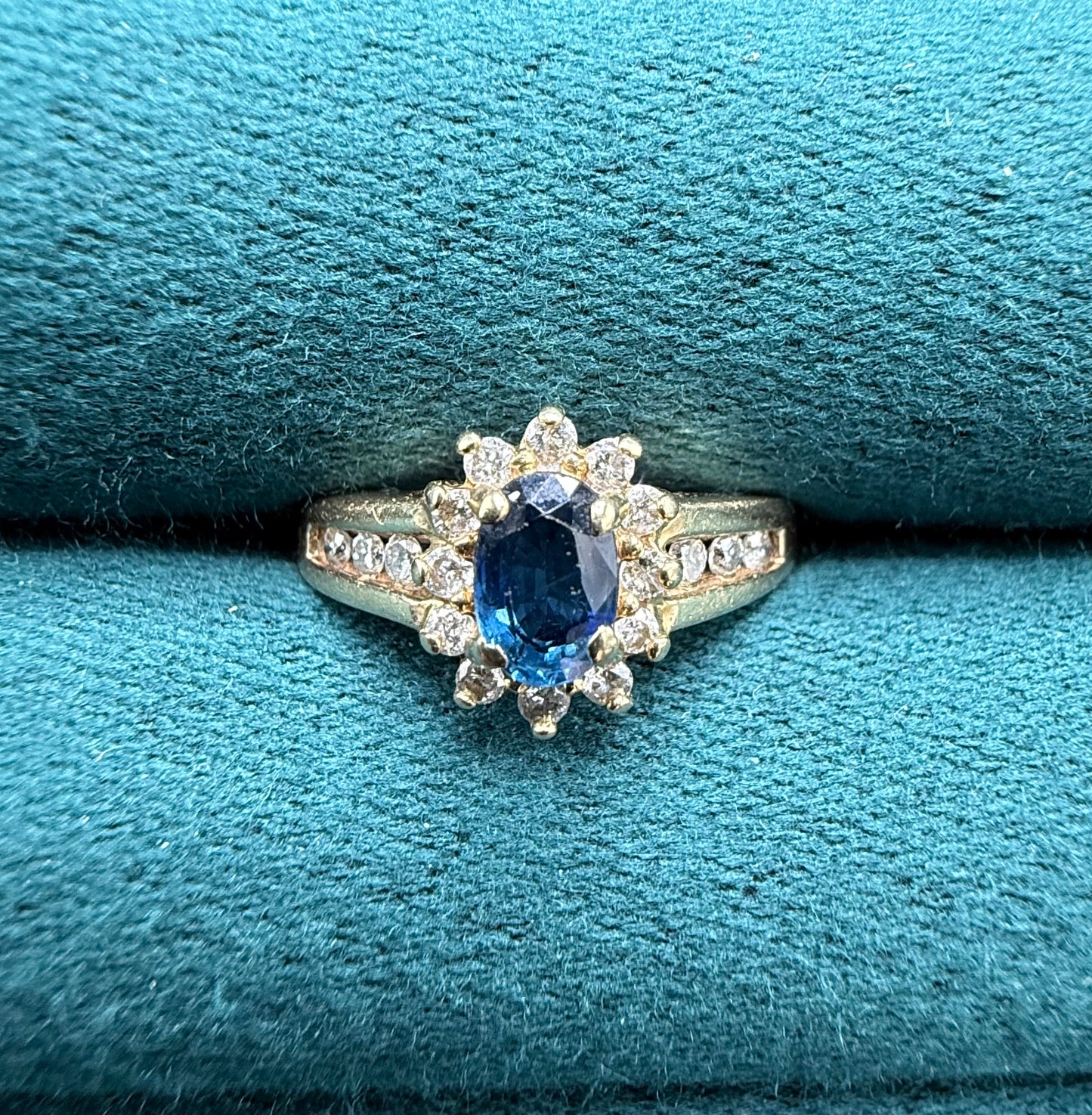10ct gold sapphire and diamond ring