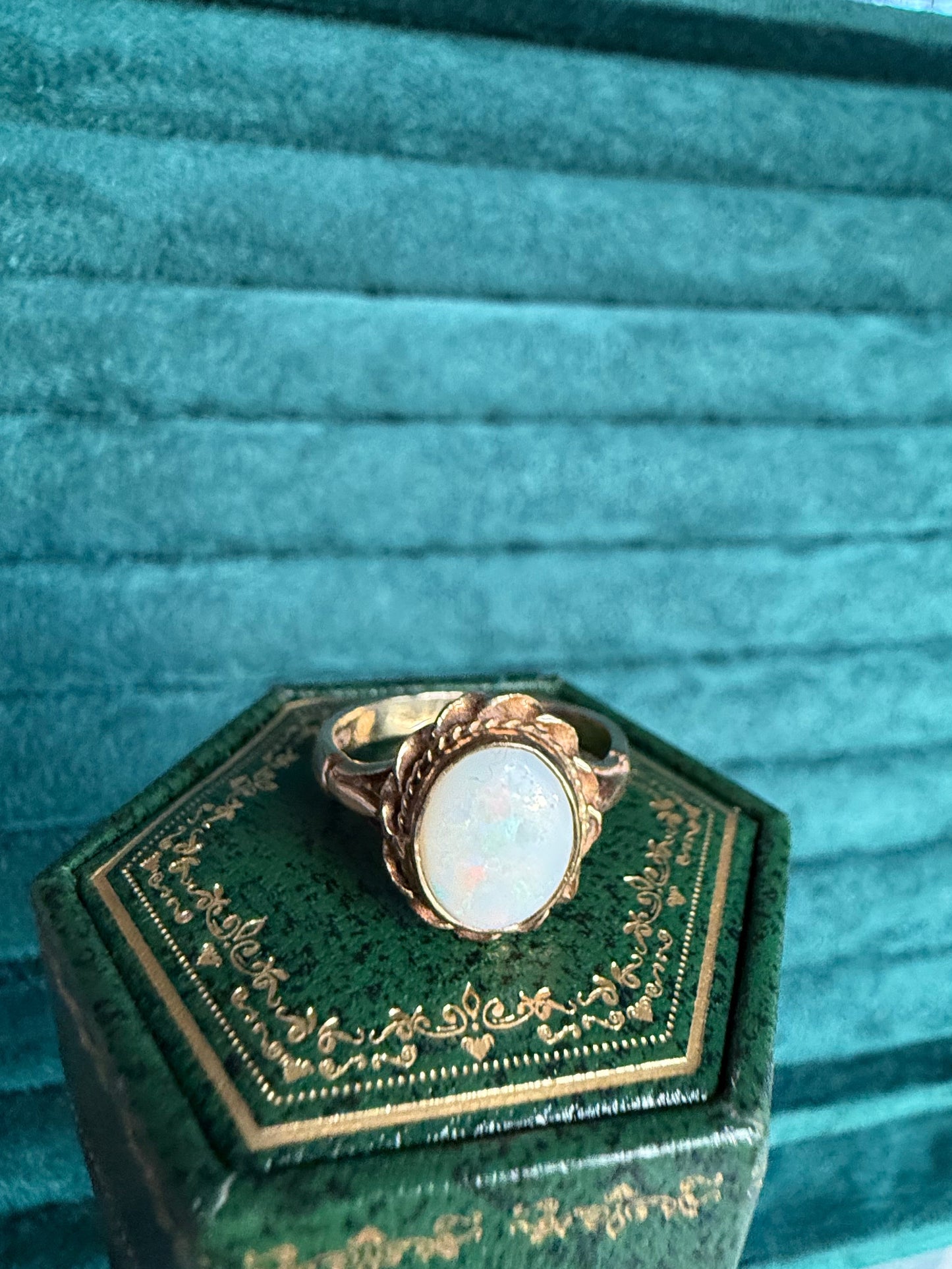 9ct gold opal ring