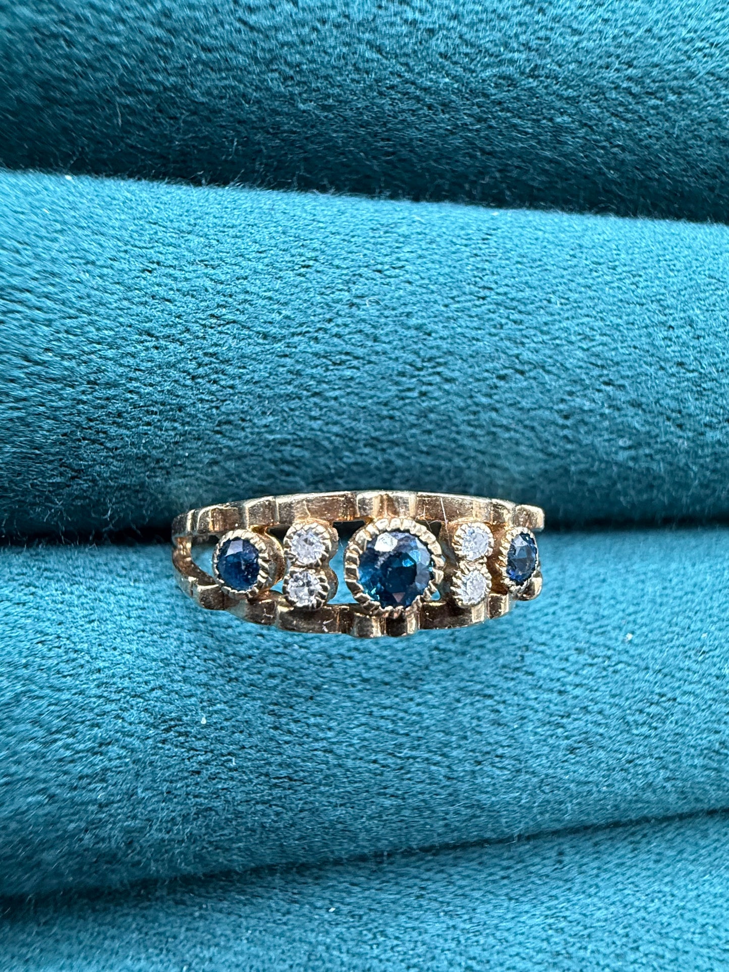 9ct gold sapphire and diamond ring