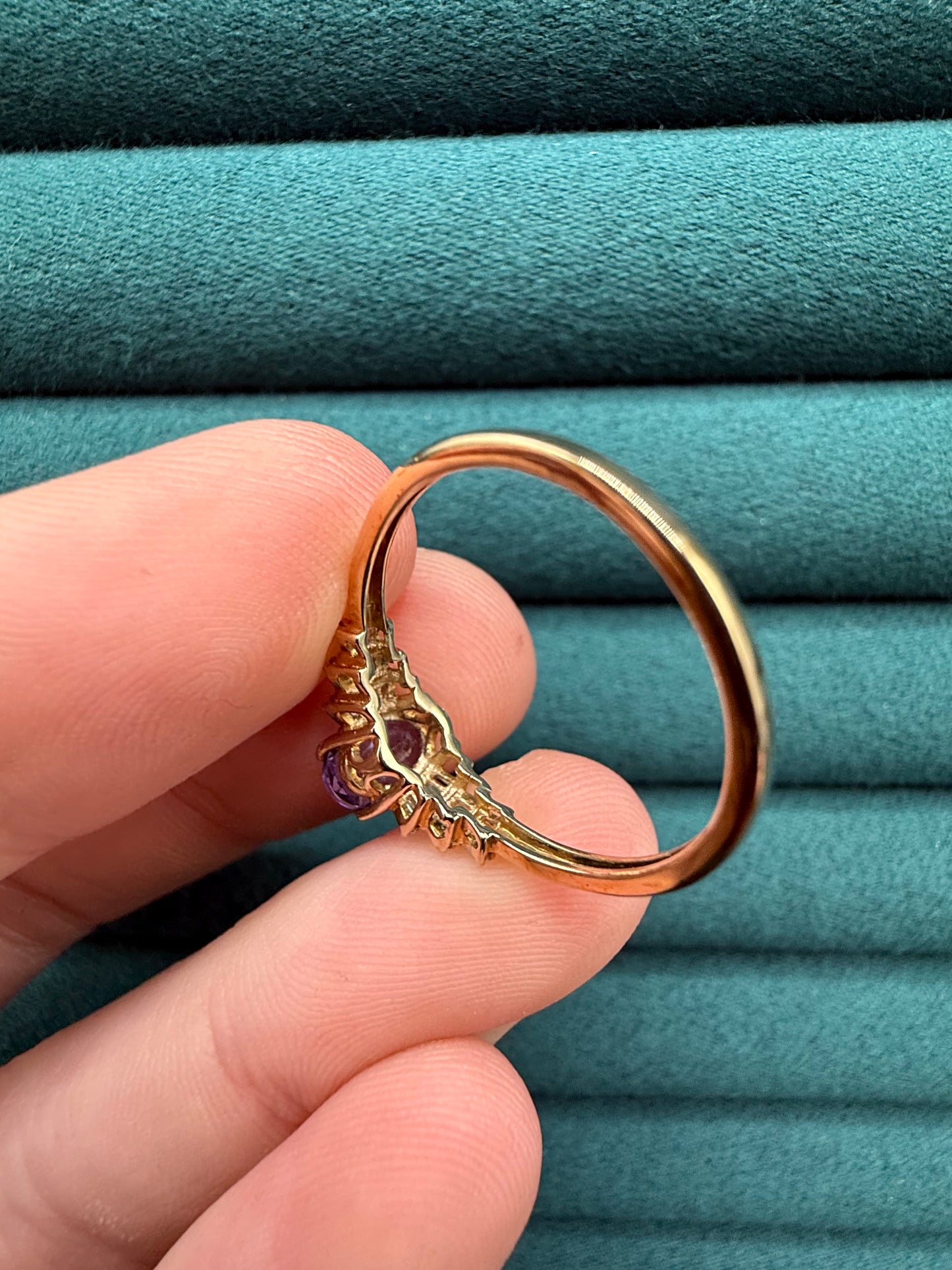 9ct gold garnet pendant