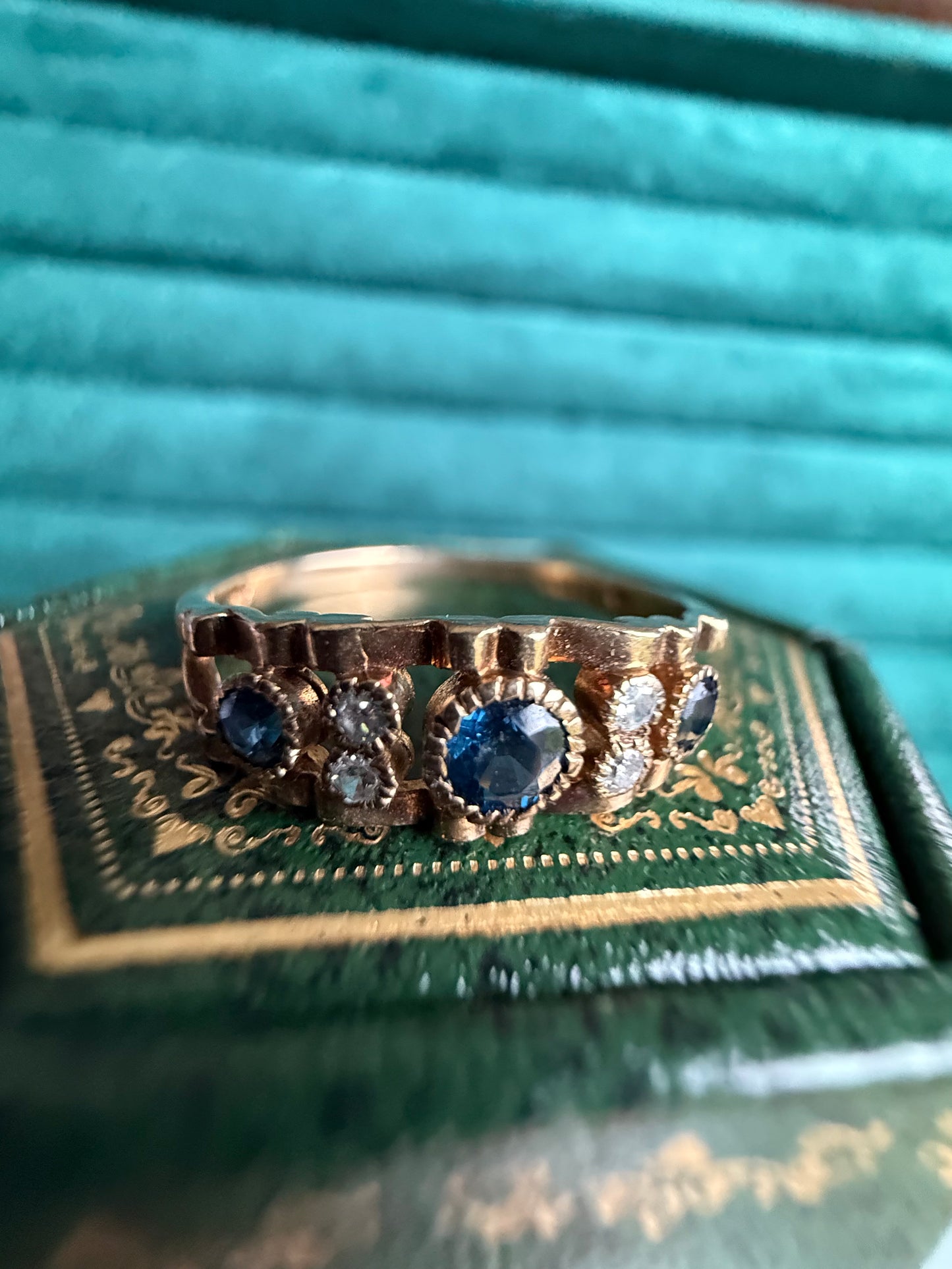 9ct gold sapphire and diamond ring