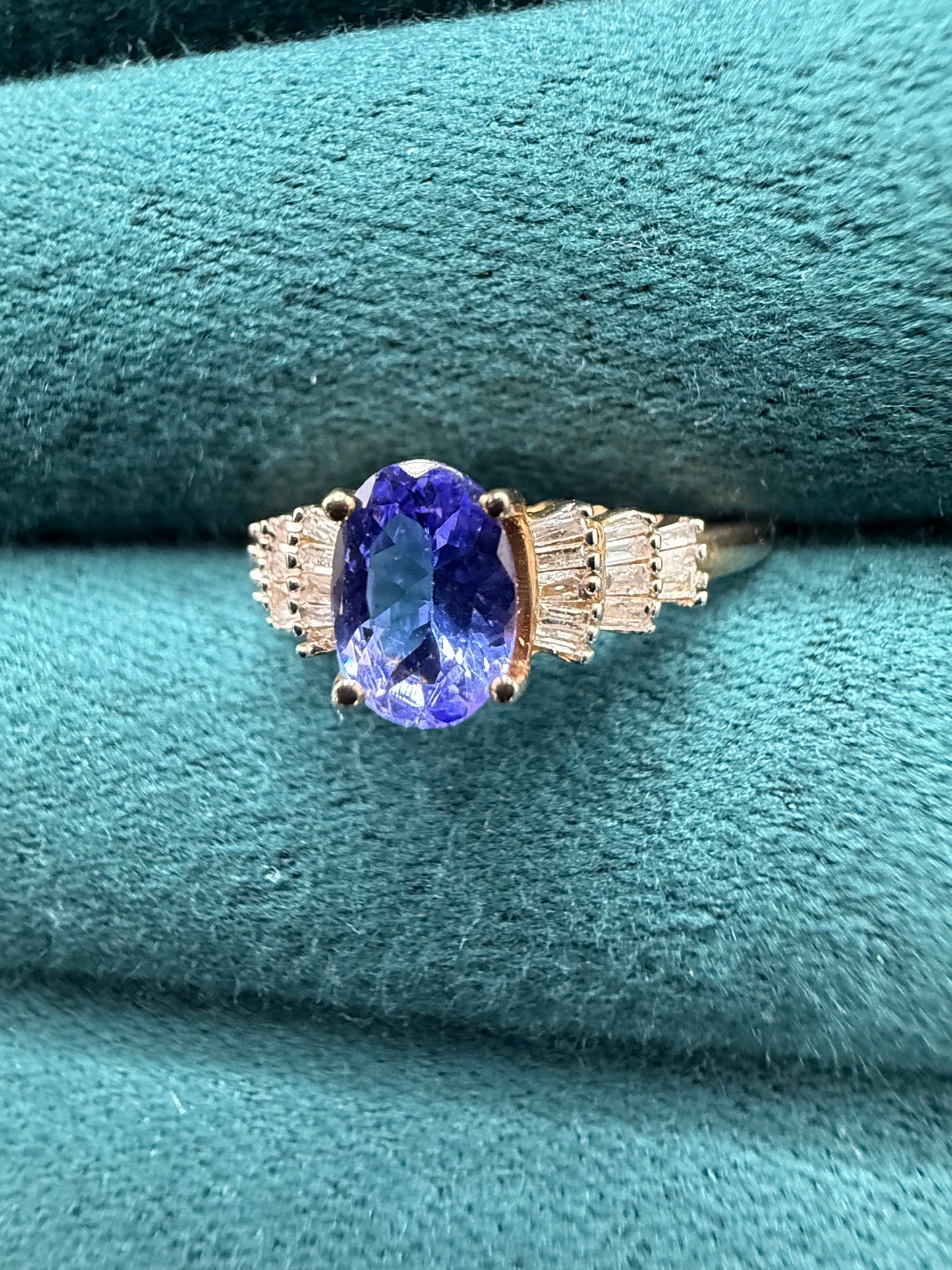 9ct gold garnet pendant