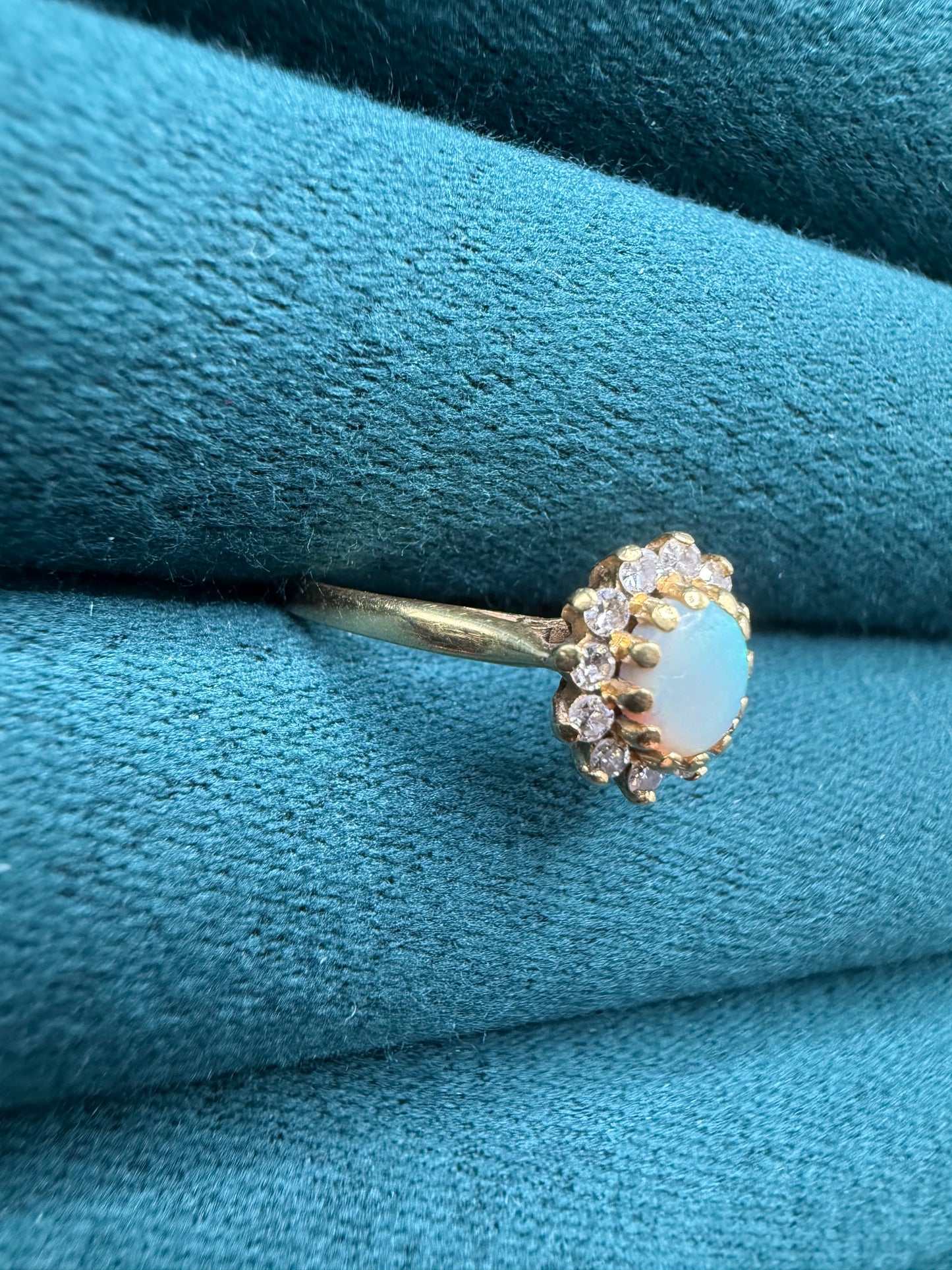 18ct gold opal and diamond ring