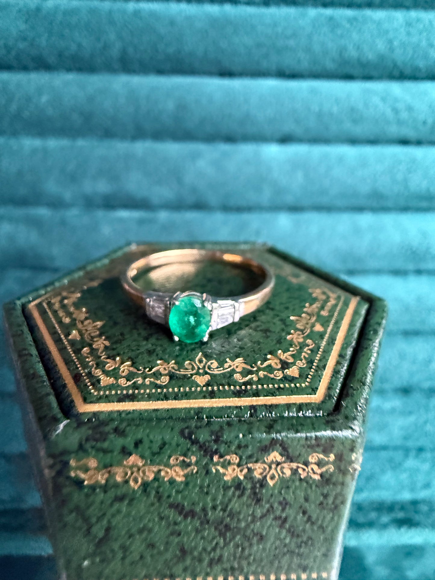 9ct gold emerald and baguette cut diamond ring