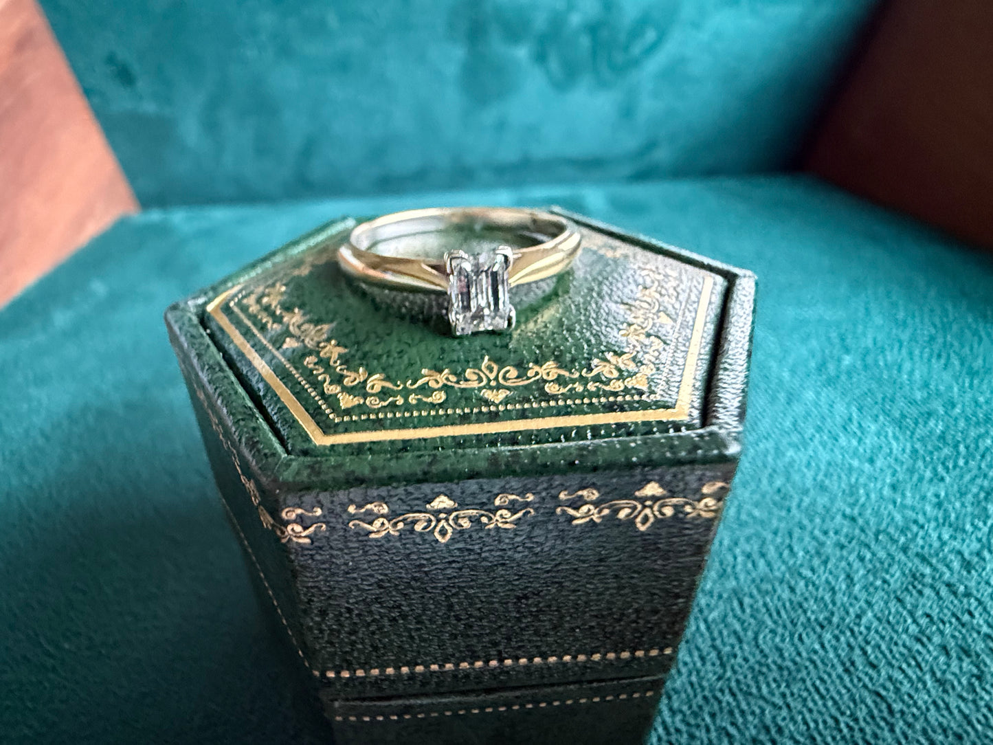 18ct gold criss cross cut diamond ring