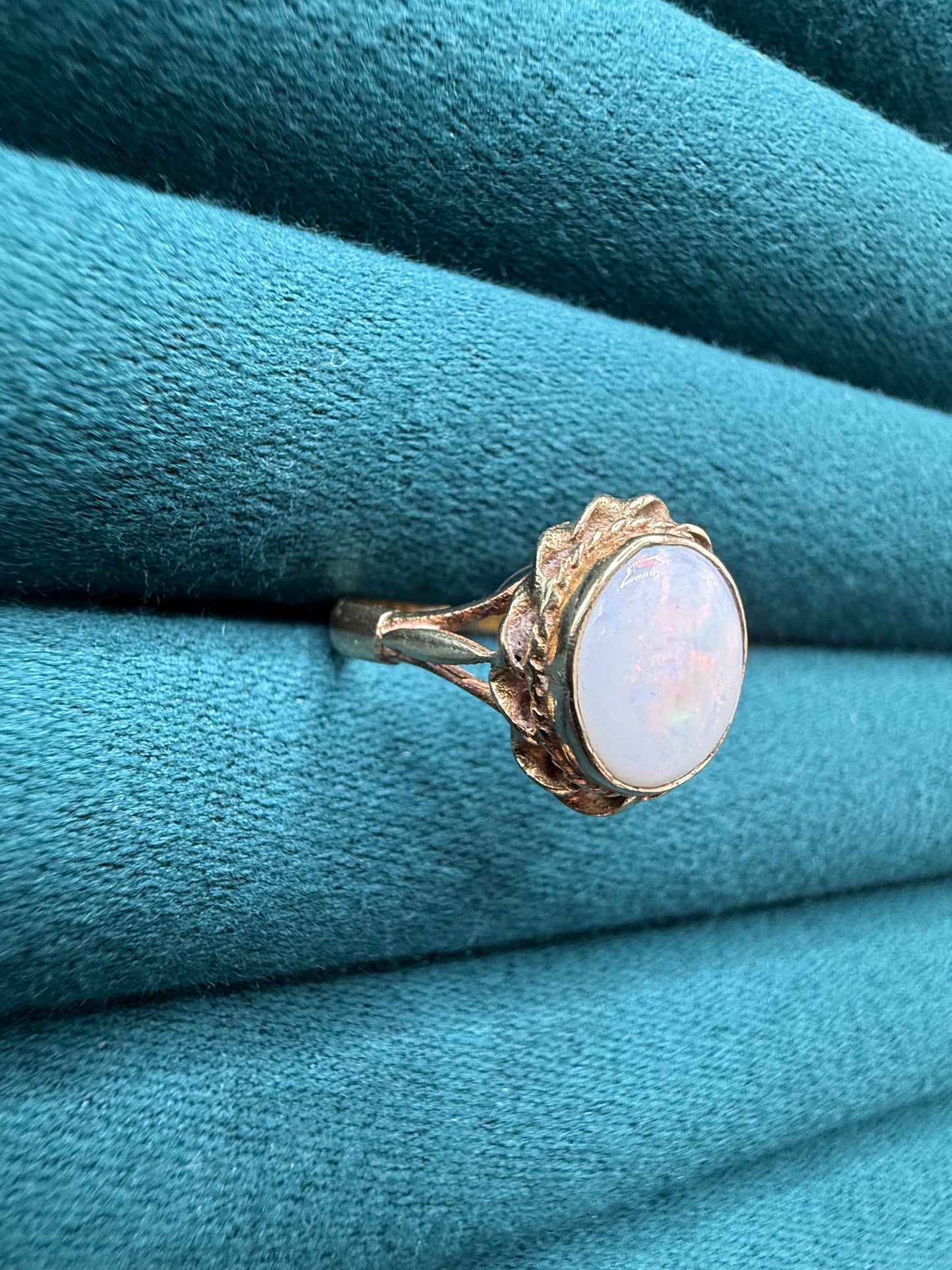 9ct gold opal ring