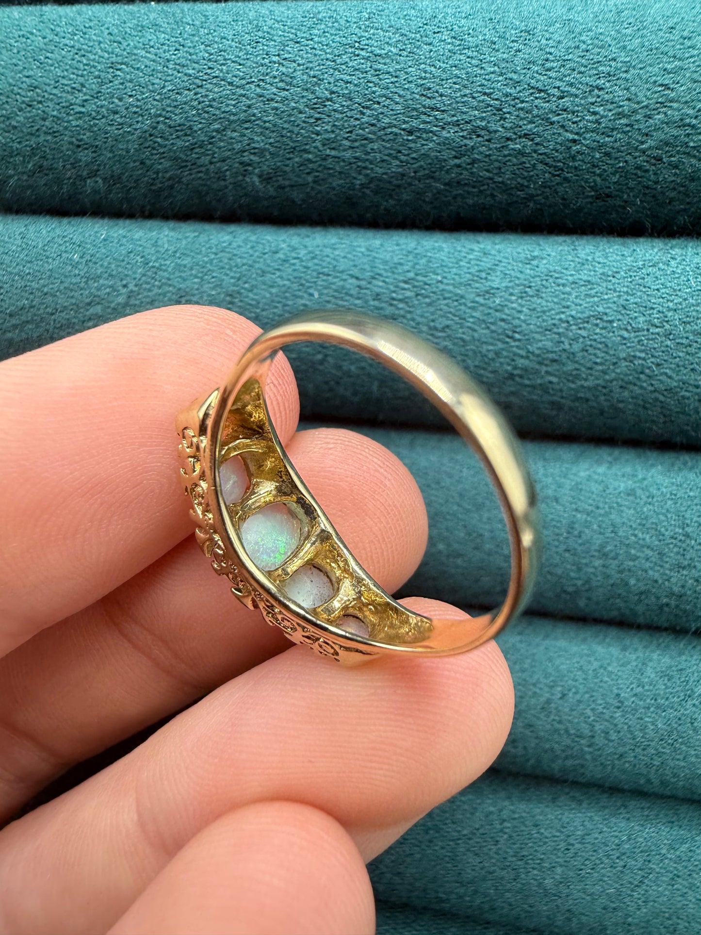 9ct gold opal 5 stone ring