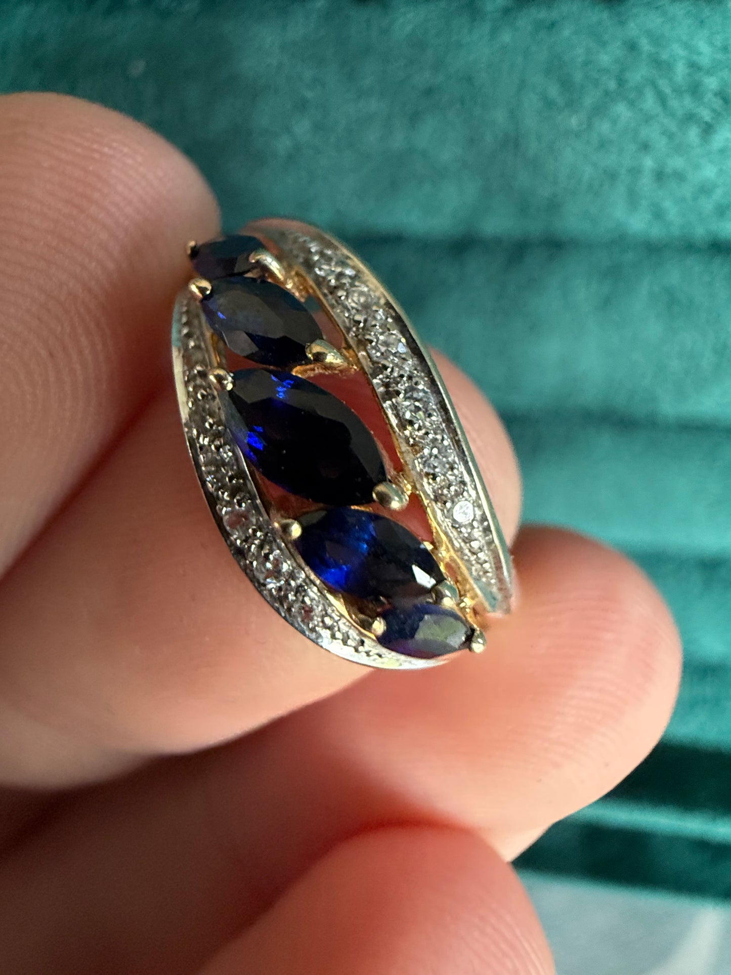 9ct gold sapphire and diamond ring