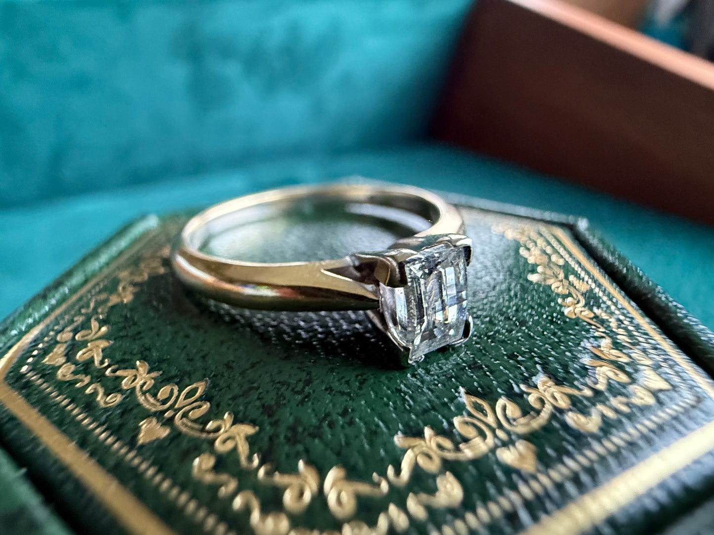 18ct gold criss cross cut diamond ring