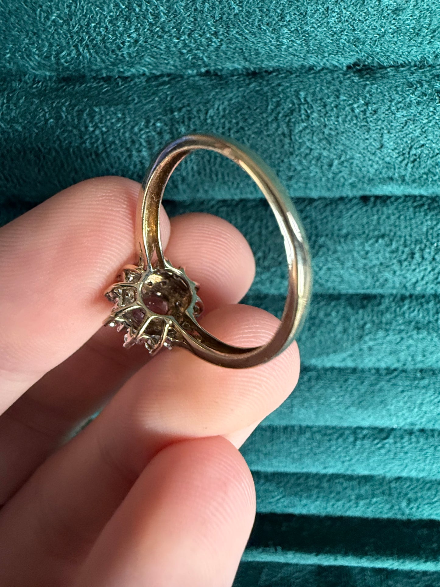 9ct gold tanzanite and diamond cluster ring