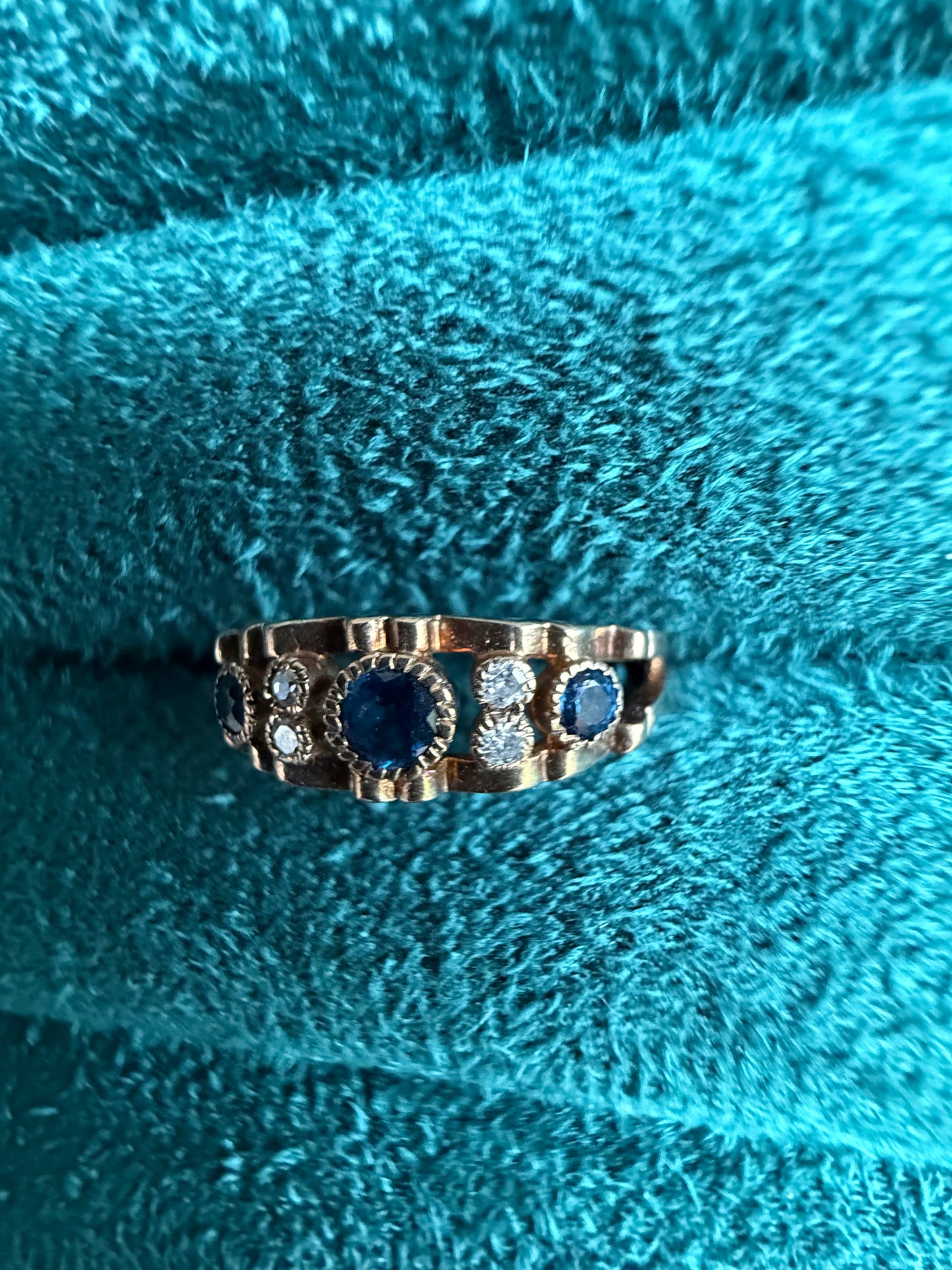 9ct gold sapphire and diamond ring