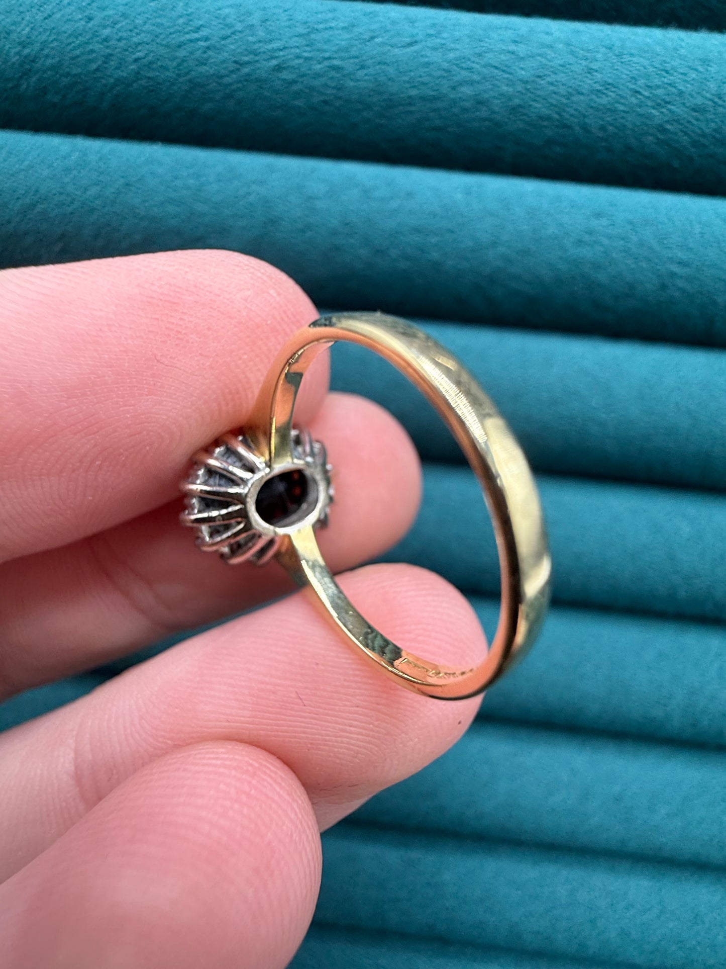 18ct gold sapphire and diamond ring