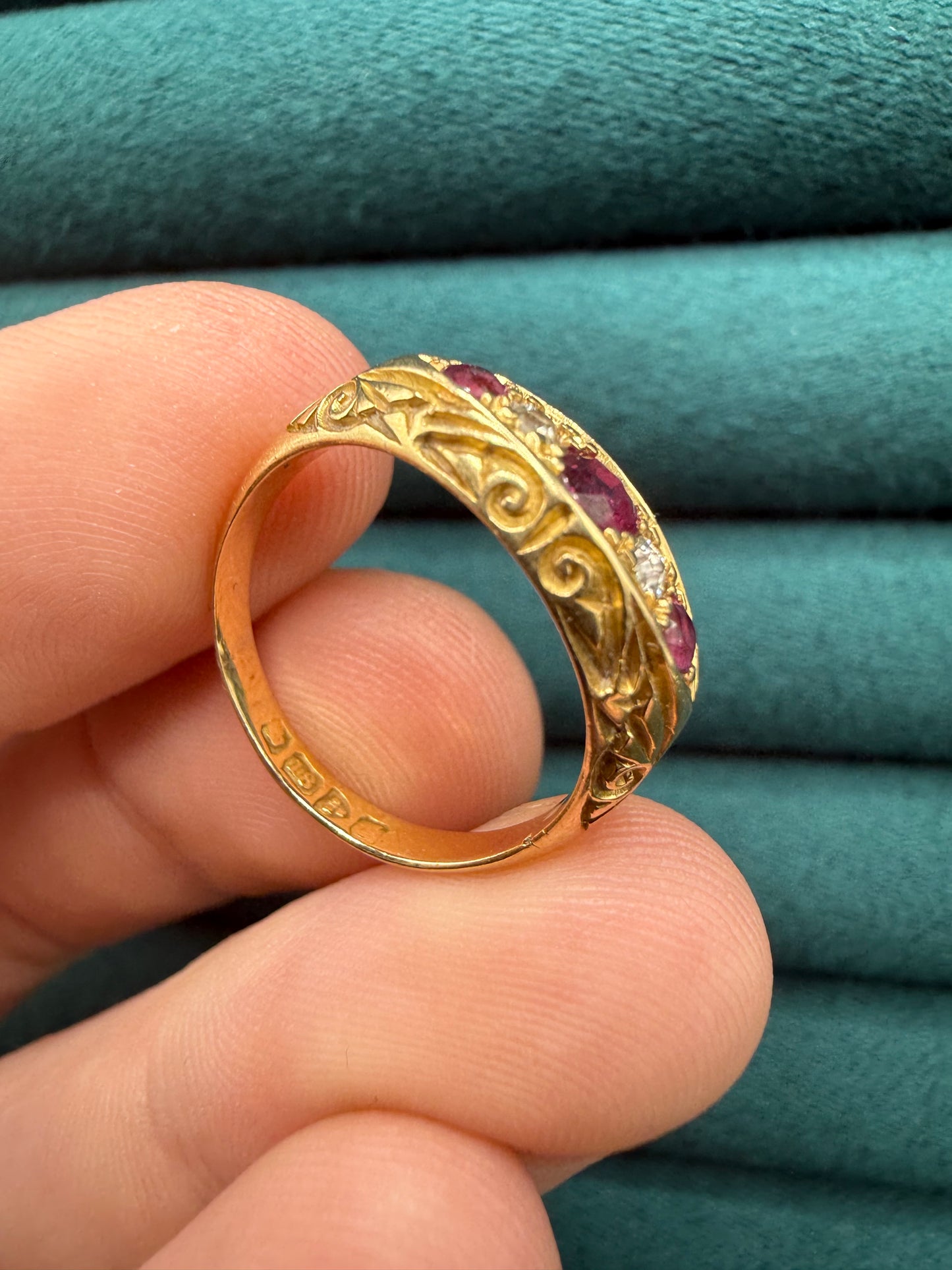 18ct gold antique ruby and diamond boat ring size M