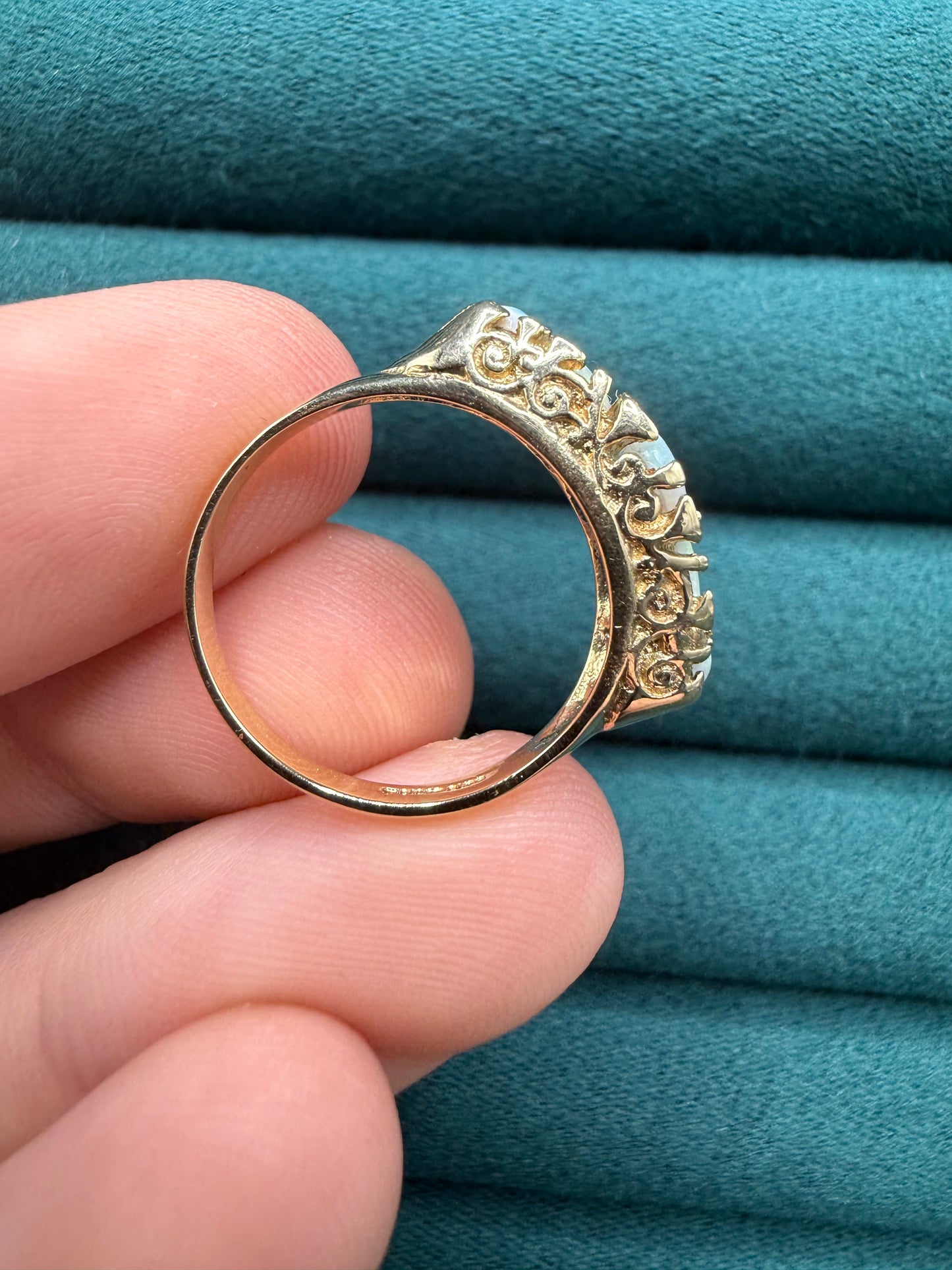 9ct gold opal 5 stone ring
