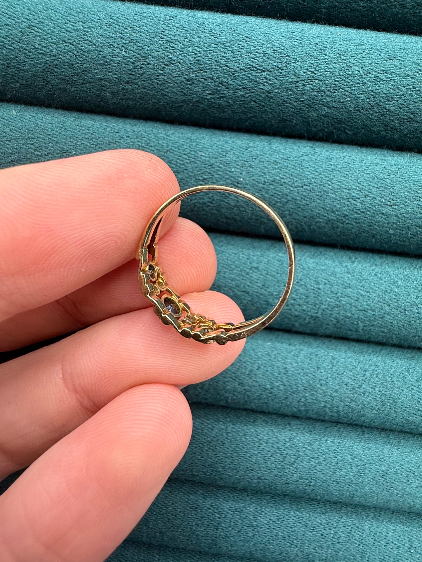 9ct gold sapphire and diamond ring