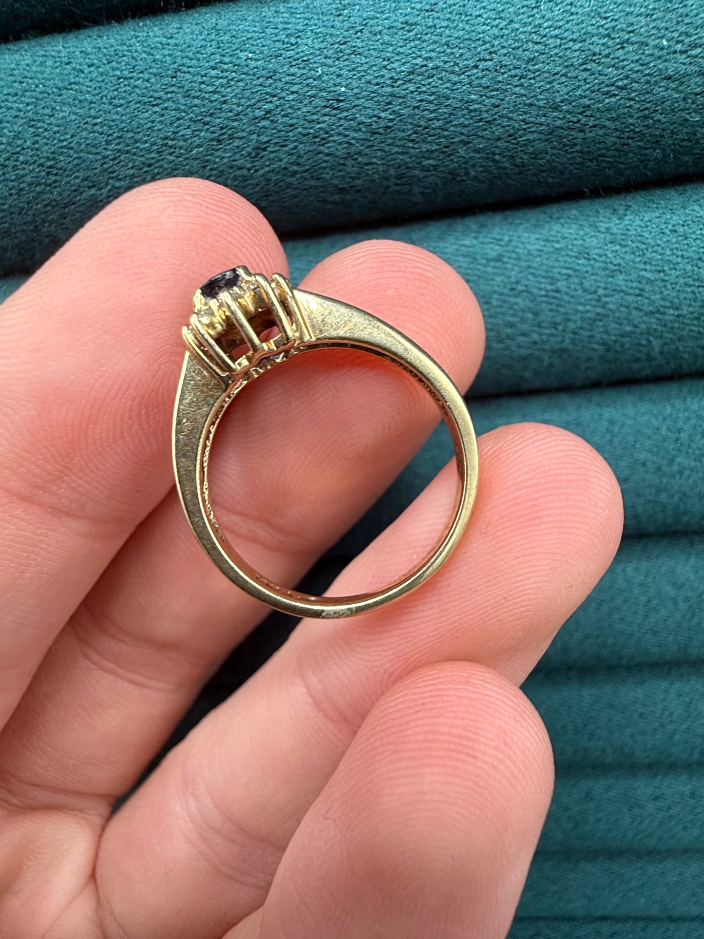 10ct gold sapphire and diamond ring